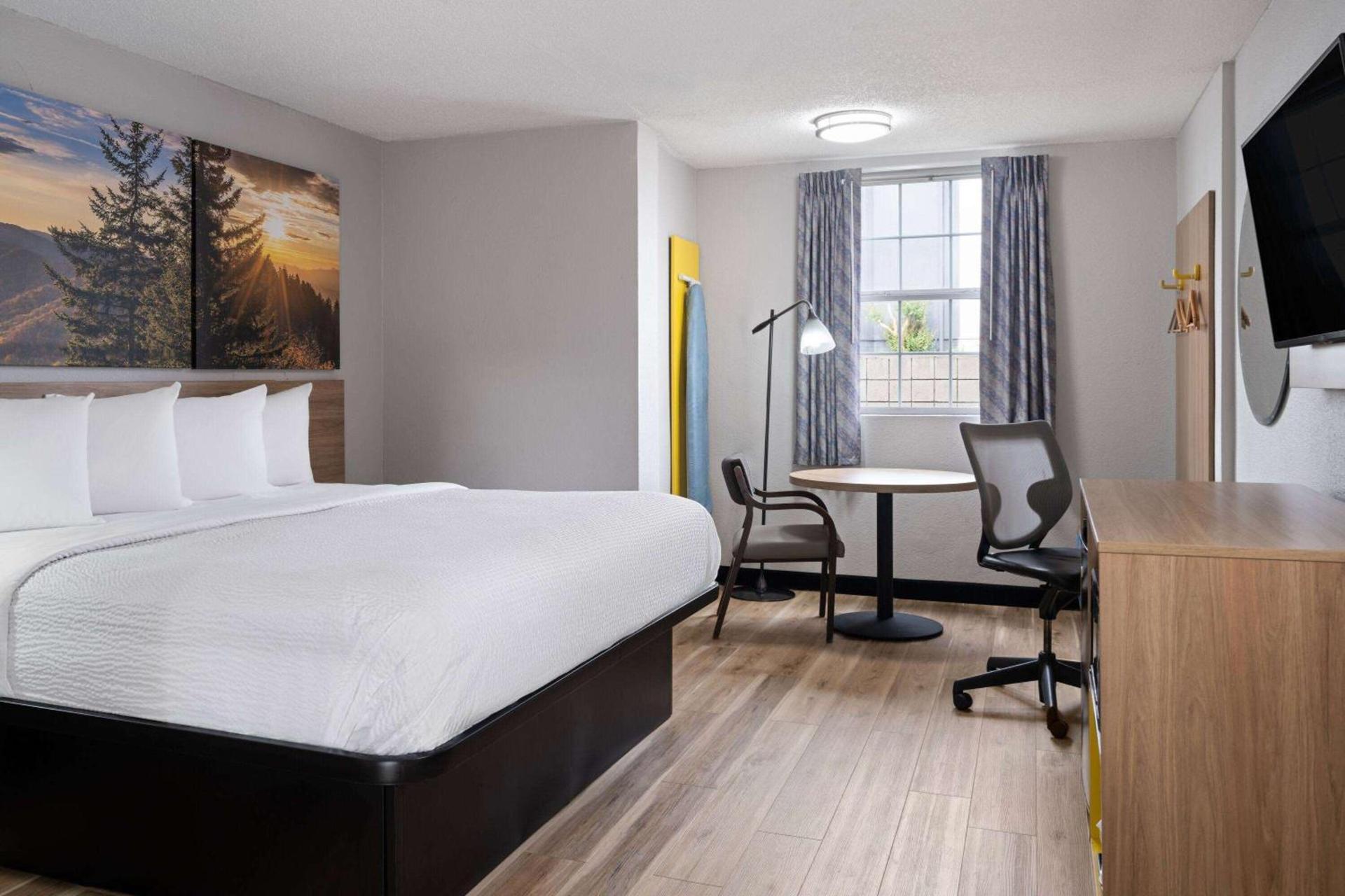 Days Inn by Wyndham Salisbury, NC photo 26