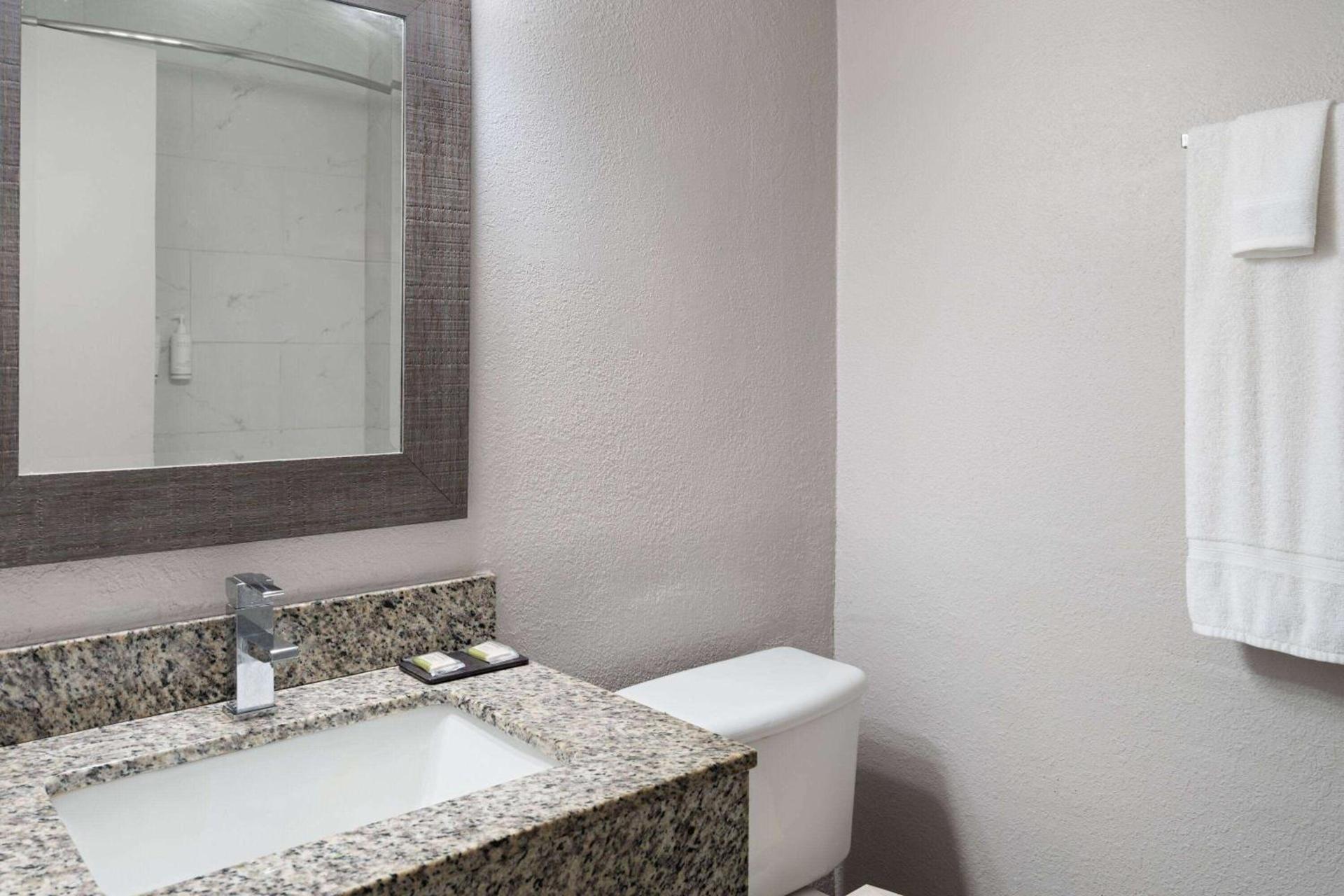 Days Inn by Wyndham Salisbury, NC photo 6