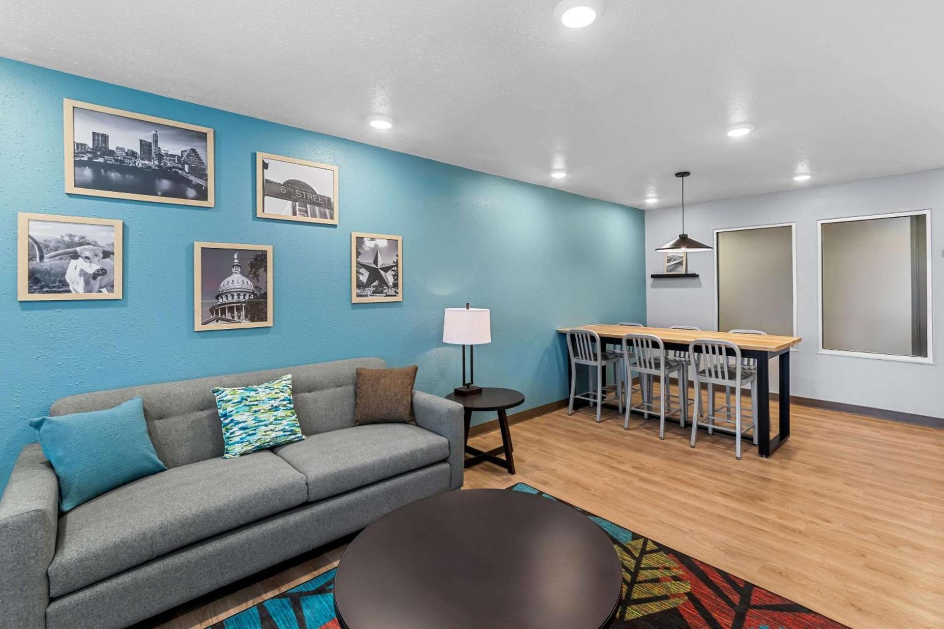 WoodSpring Suites Austin North I-35 photo 8