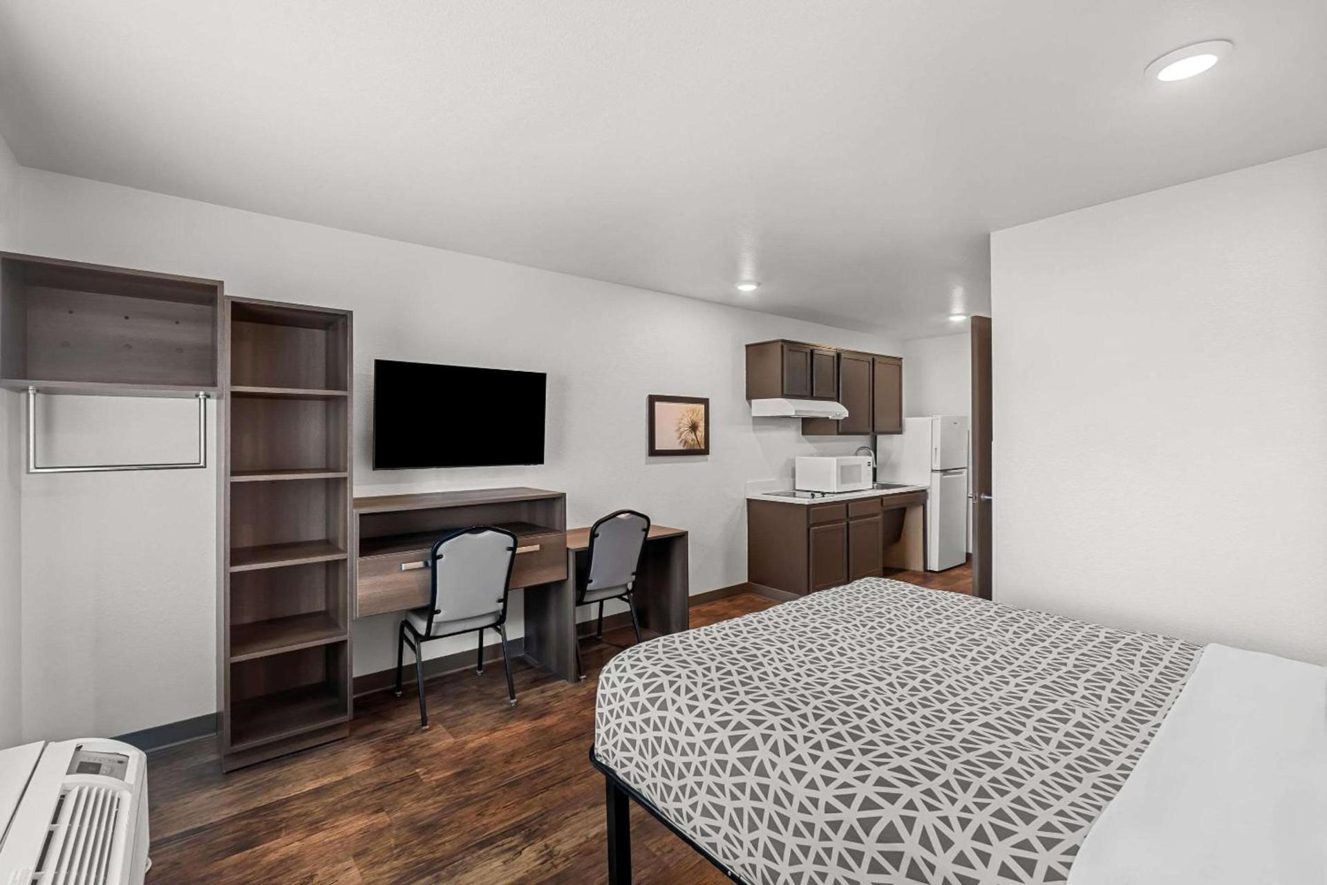 WoodSpring Suites Austin North I-35 photo 16