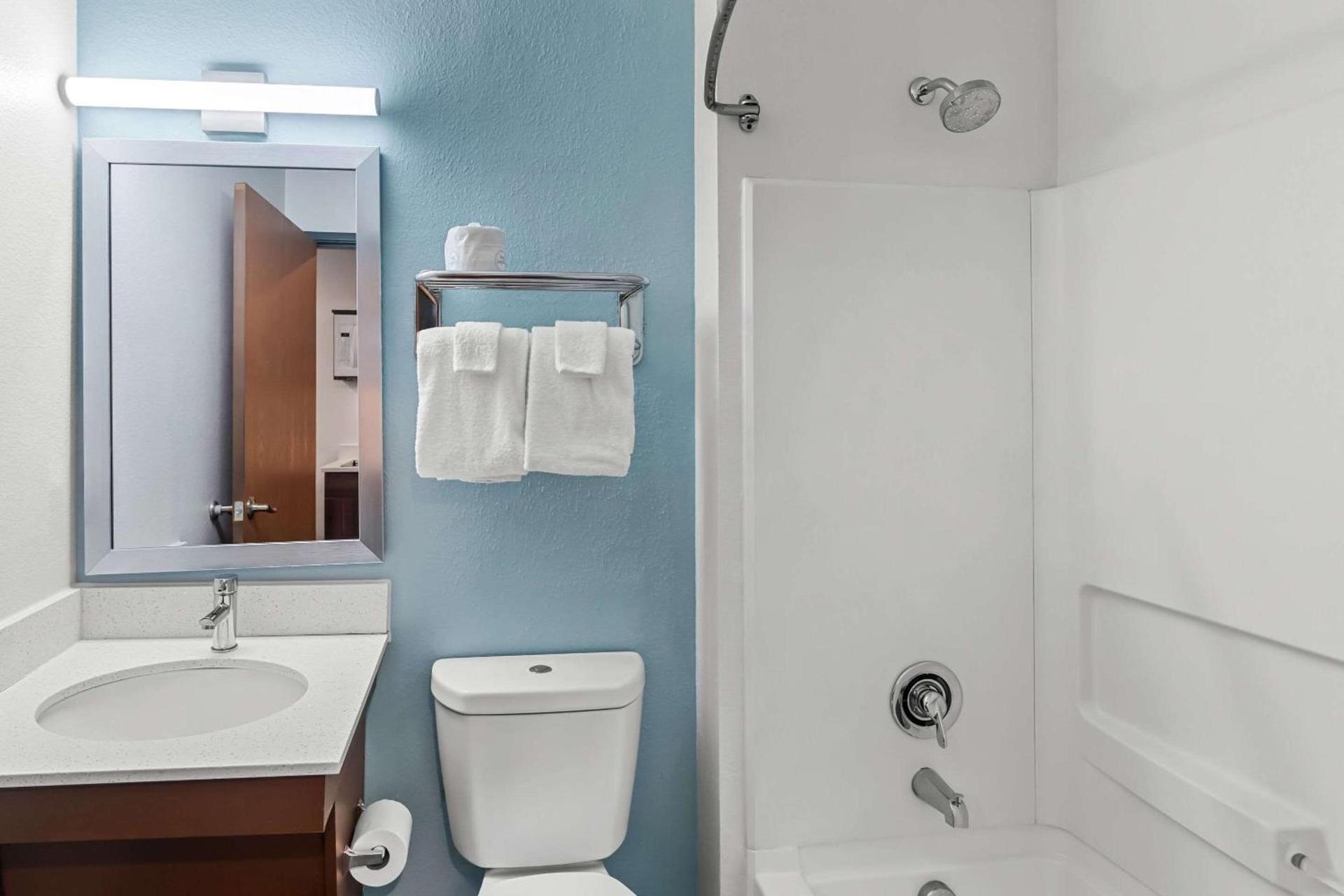 WoodSpring Suites Austin North I-35 photo 23