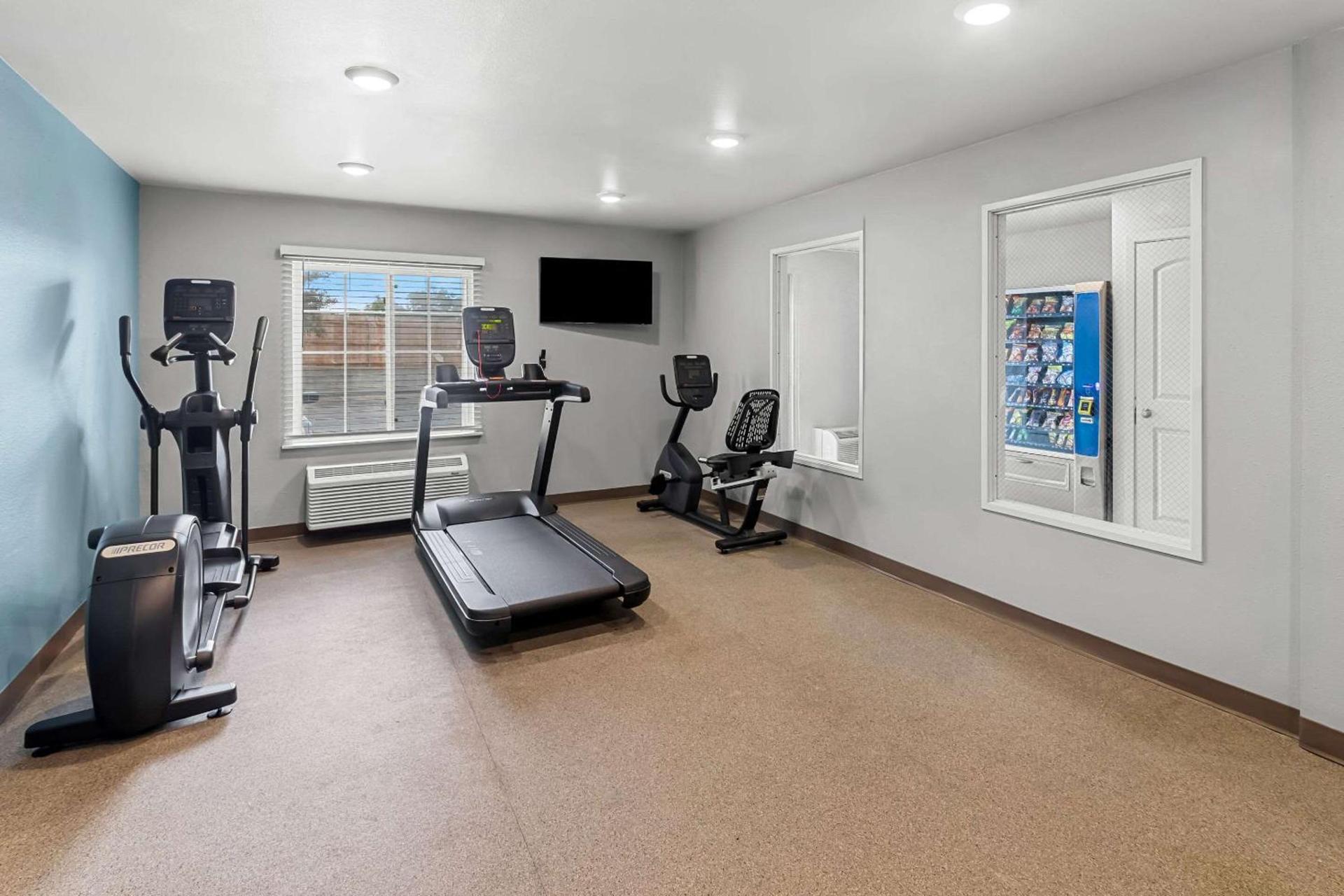 WoodSpring Suites Austin North I-35 photo 24
