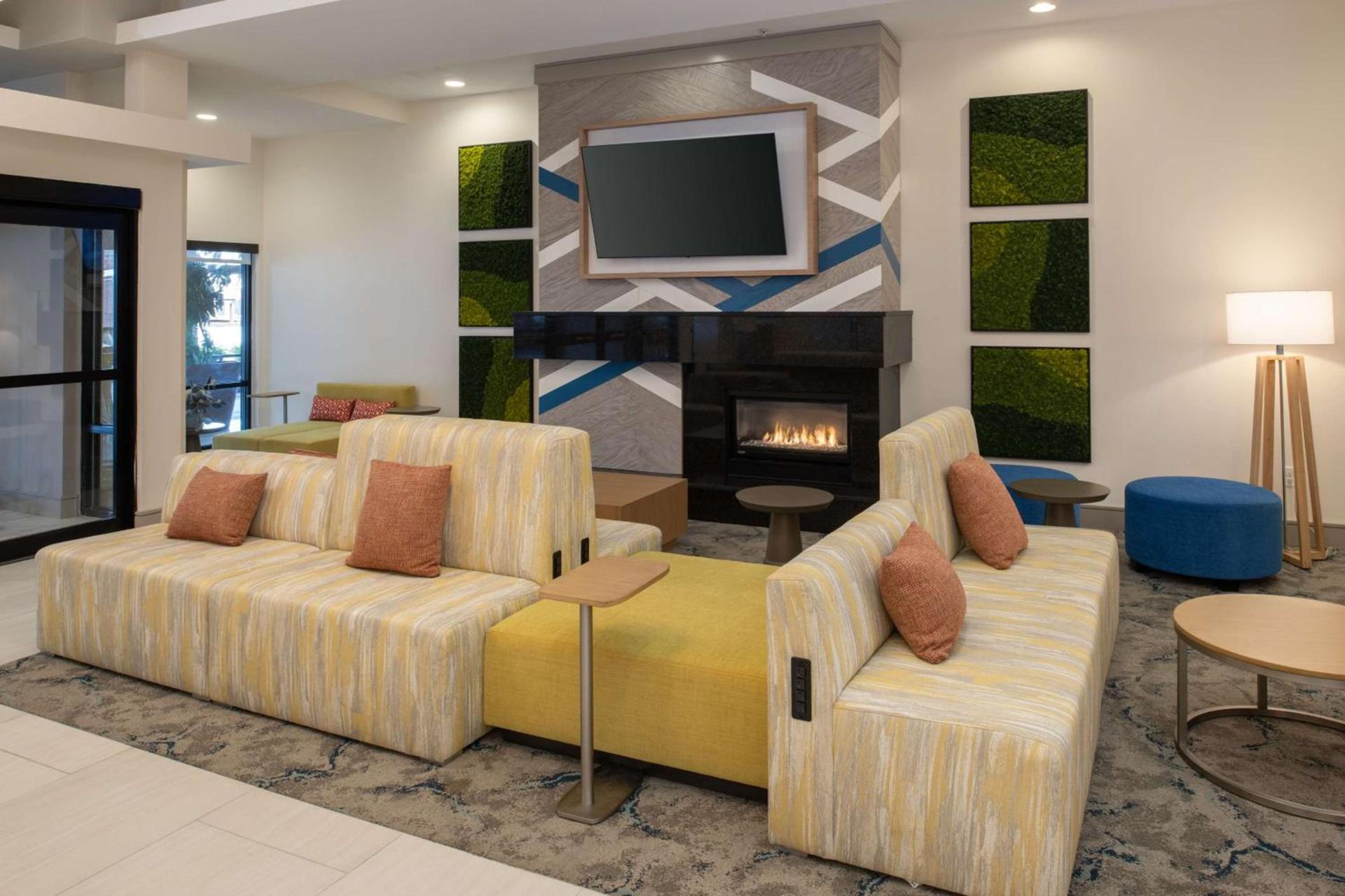 Hilton Garden Inn Tacoma Downtown photo 2