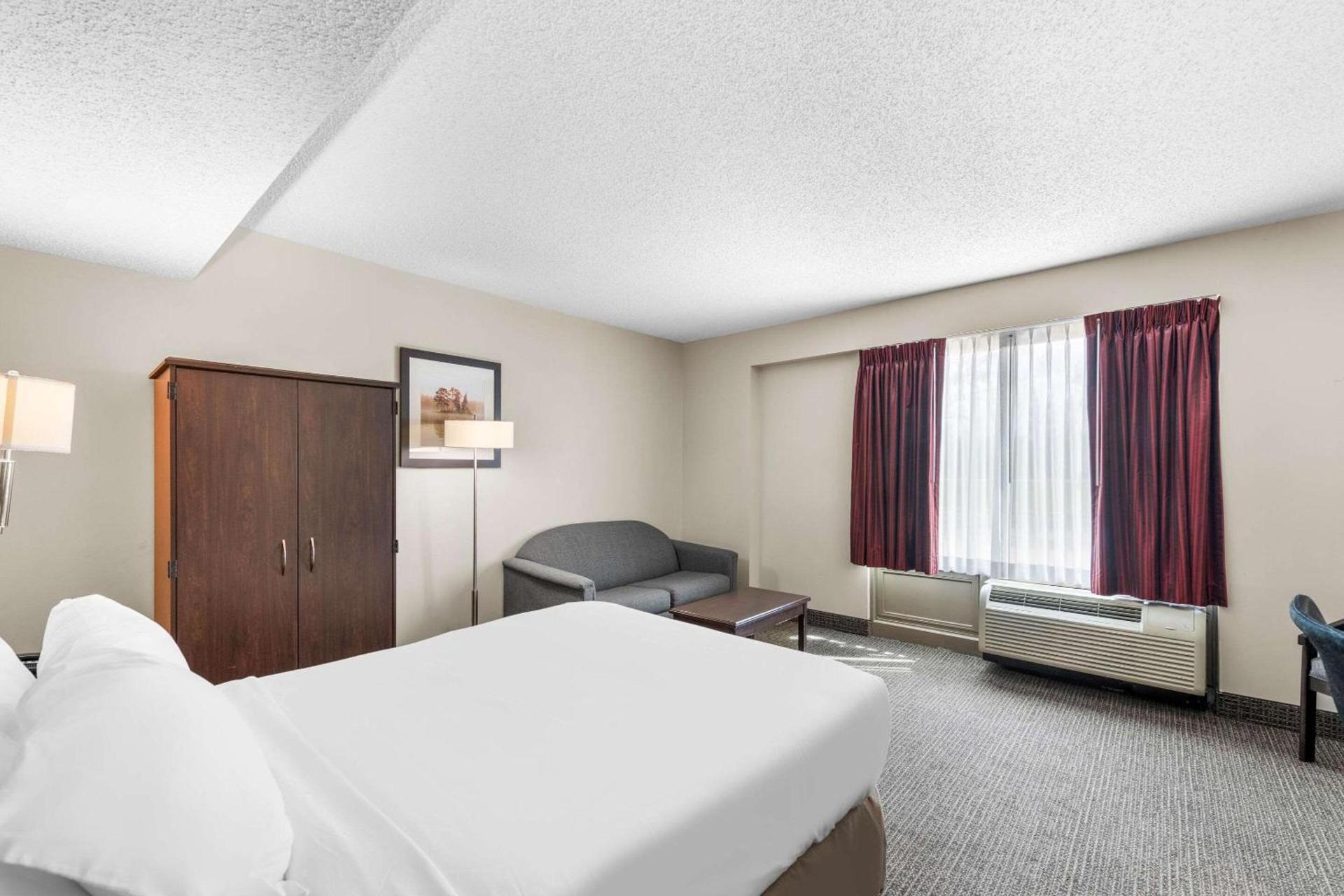 Quality Inn & Suites Columbus photo 6
