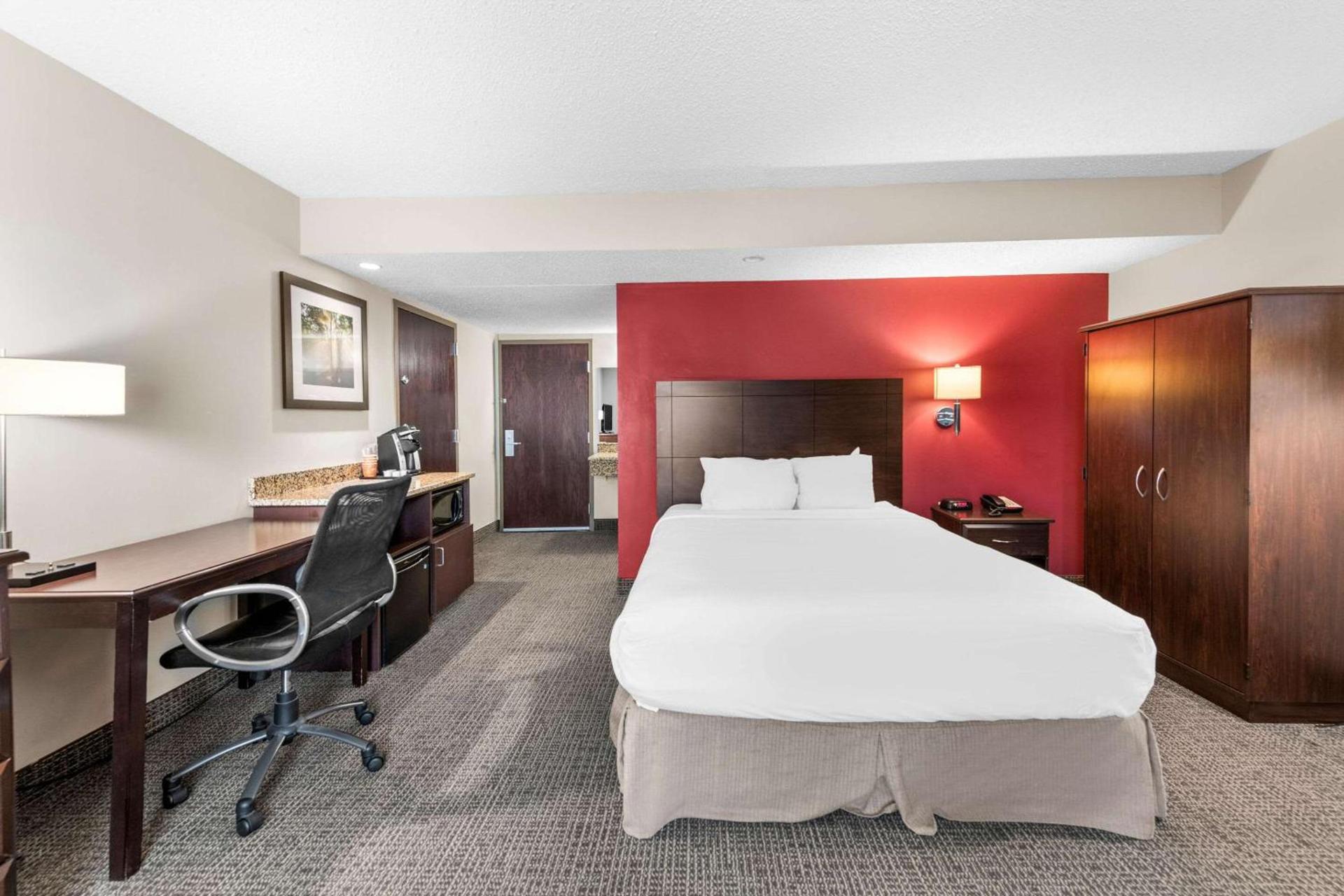 Quality Inn & Suites Columbus photo 8