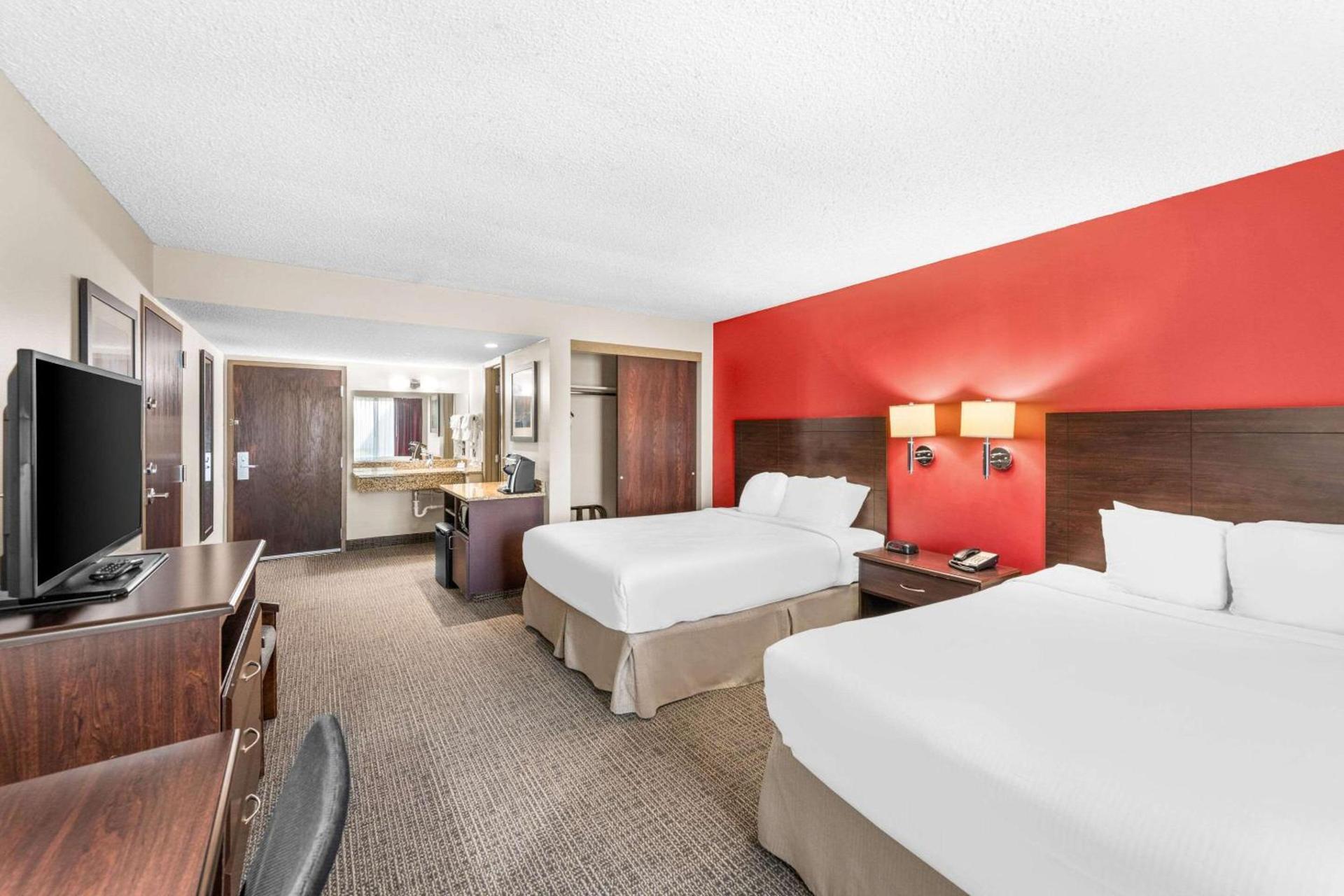 Quality Inn & Suites Columbus photo 10