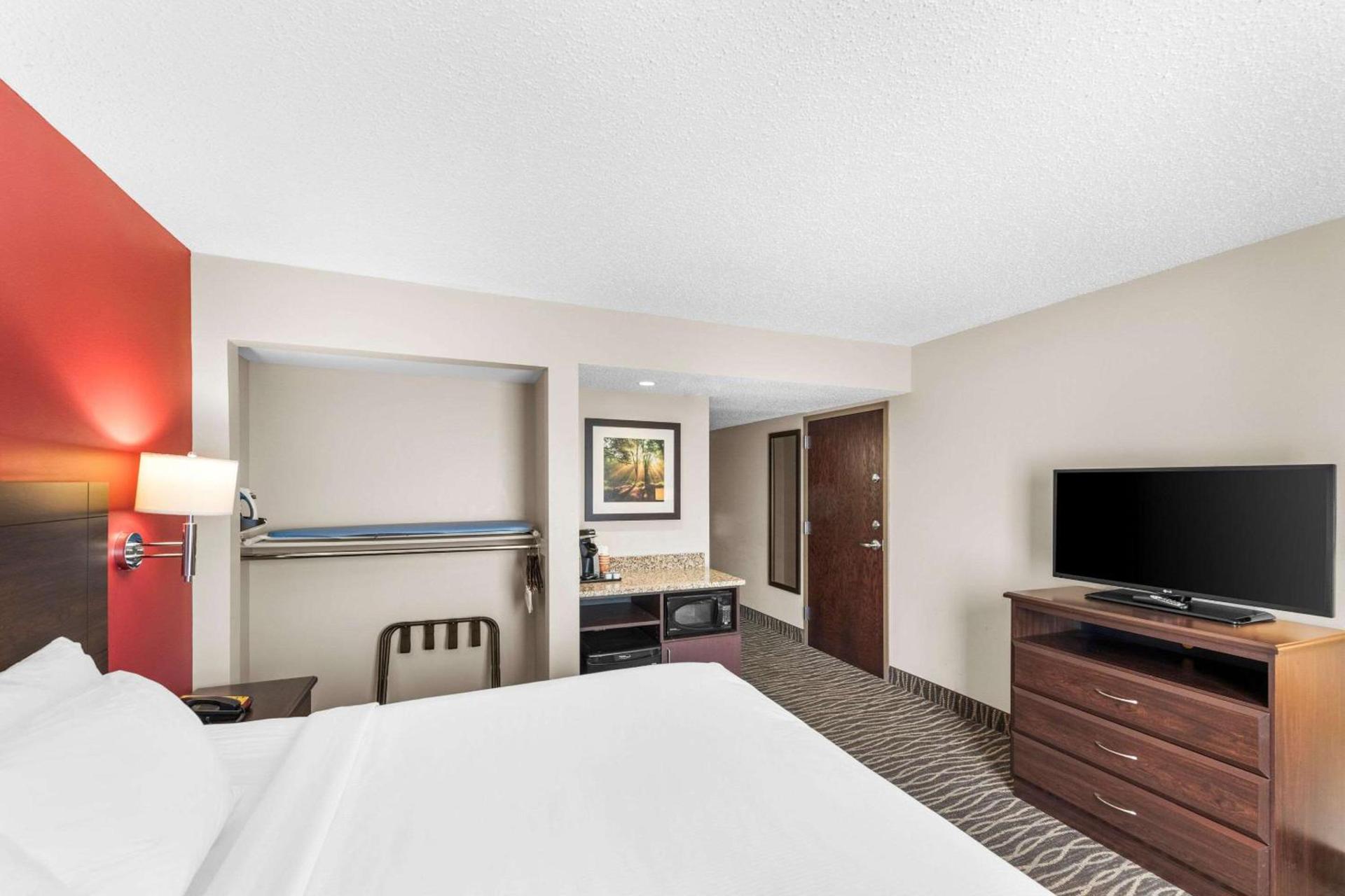 Quality Inn & Suites Columbus photo 21