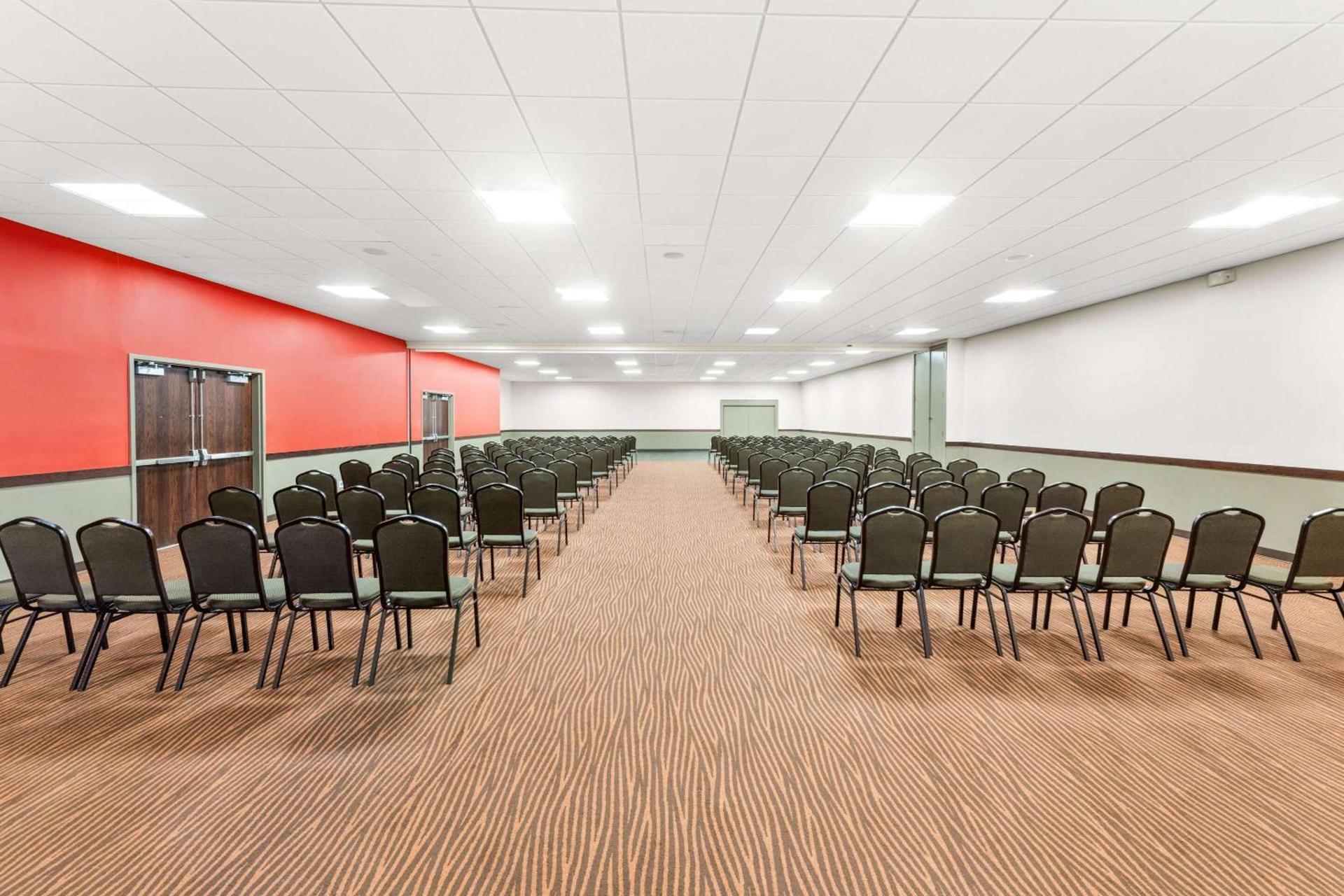 Quality Inn & Suites Columbus photo 38