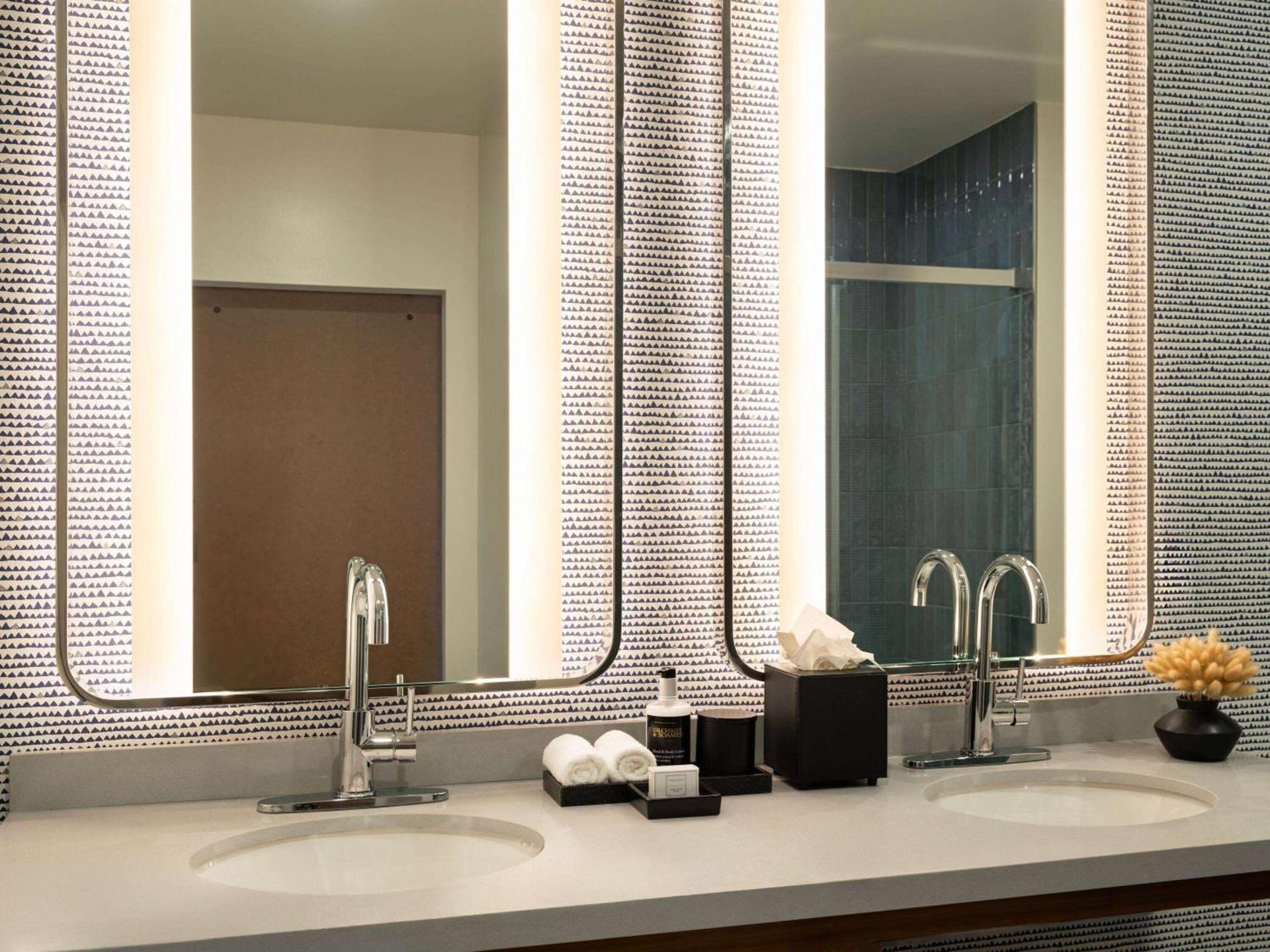 Origin Kansas City Riverfront, a Wyndham Hotel photo 31