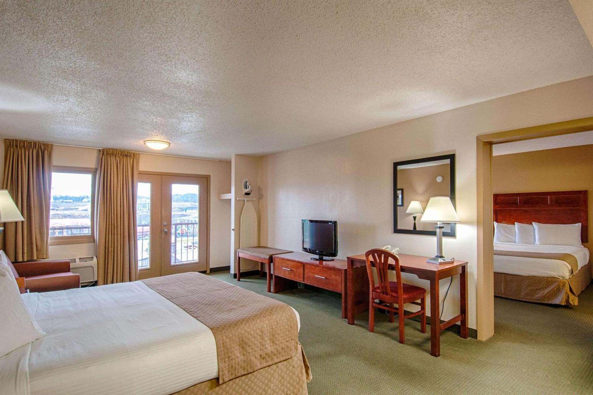Park Tower Inn photo 75