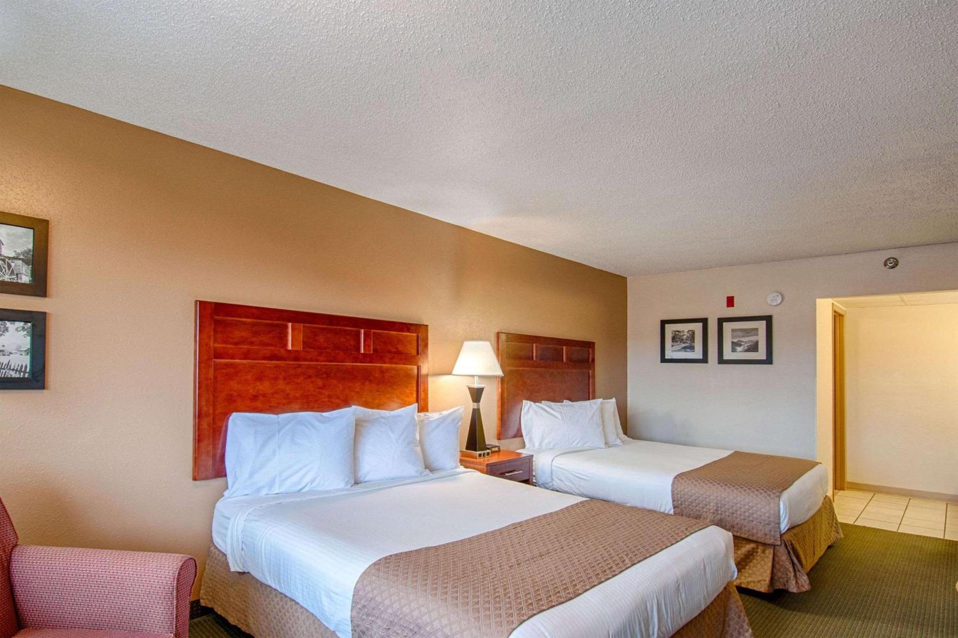 Park Tower Inn photo 57
