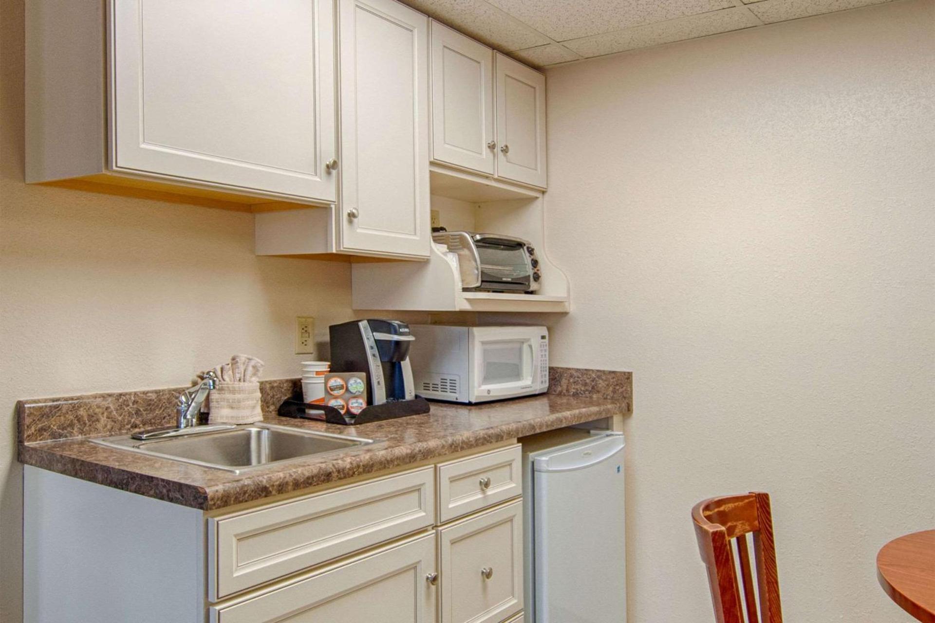 Park Tower Inn photo 48