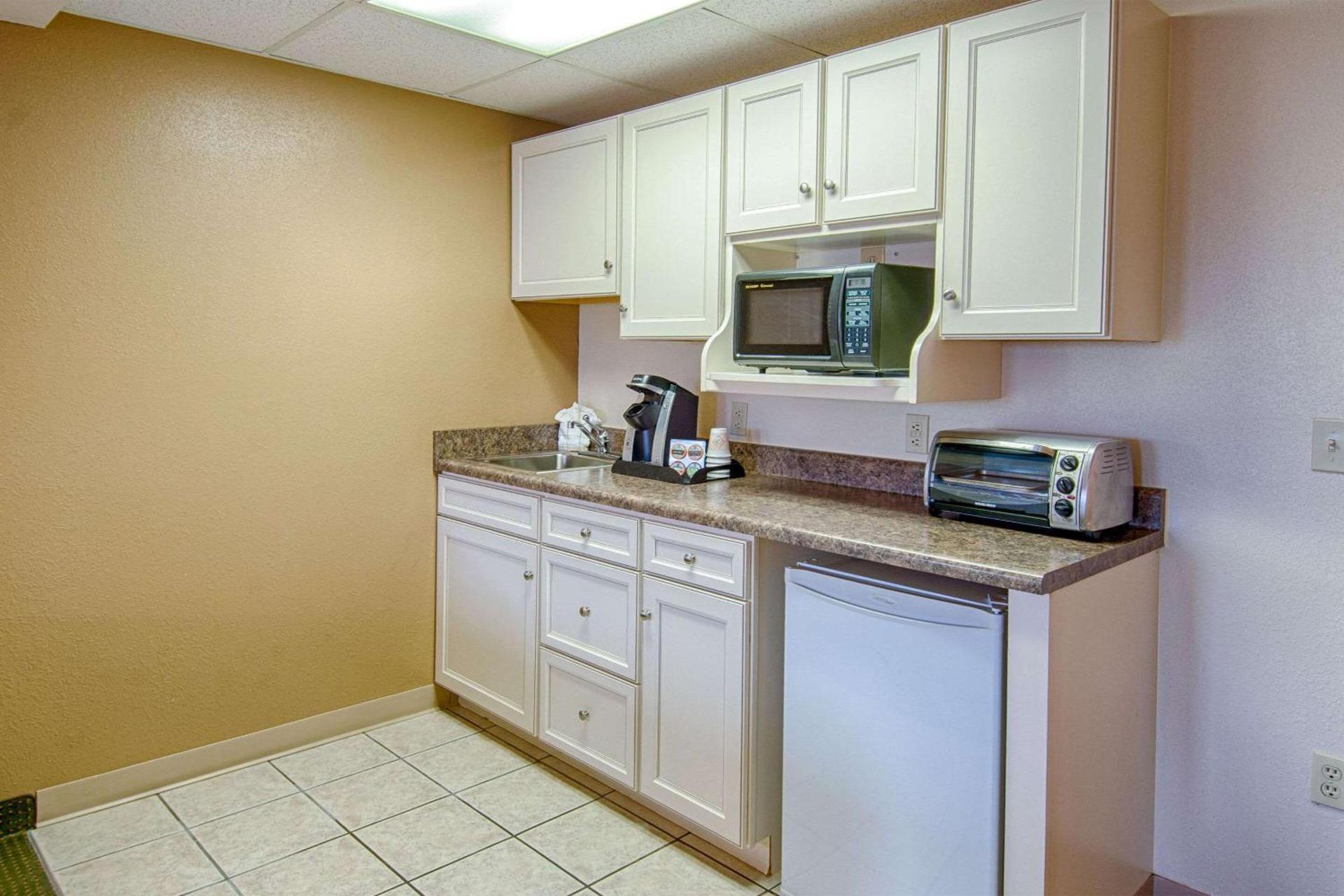 Park Tower Inn photo 61