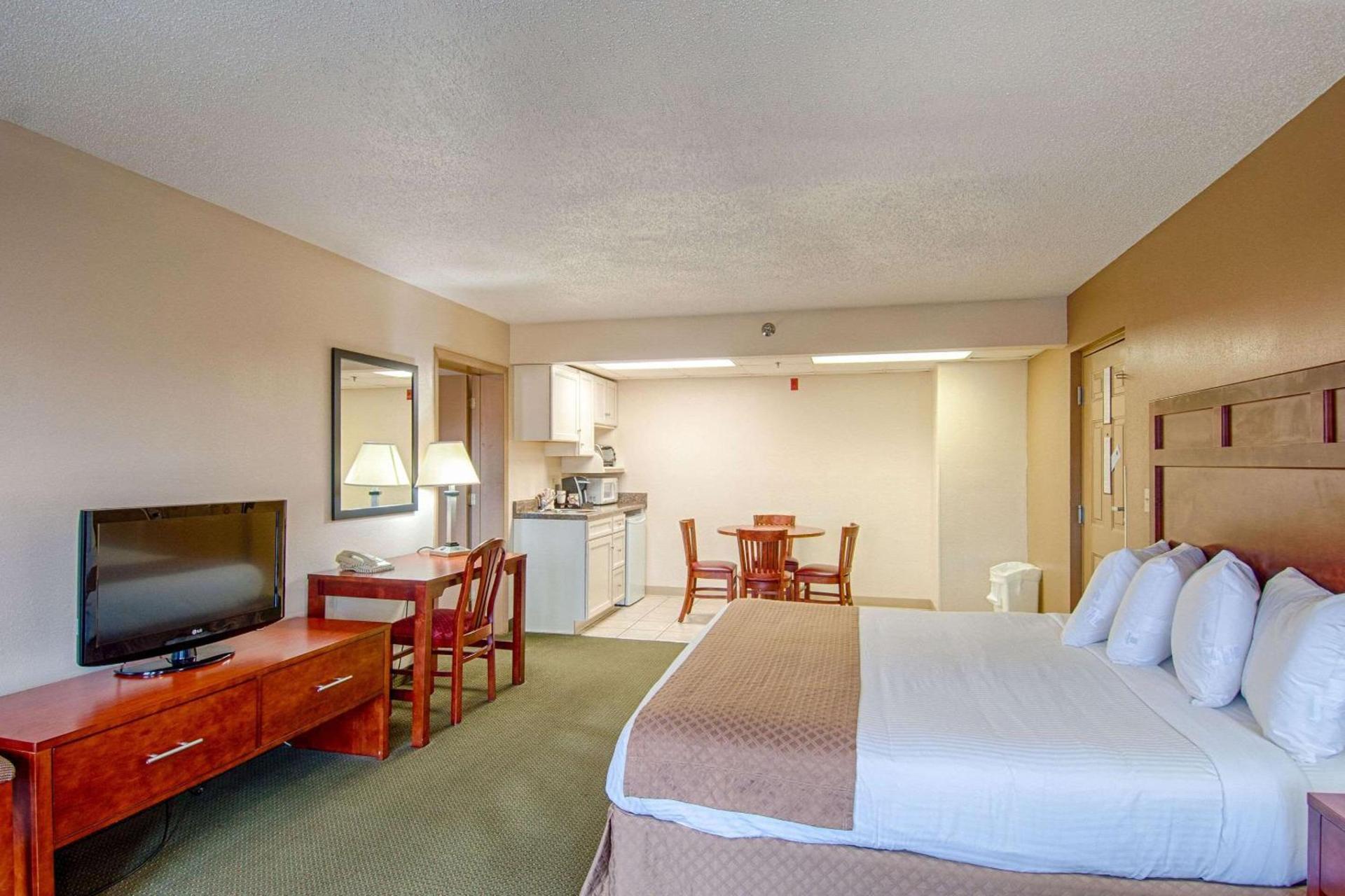 Park Tower Inn photo 56