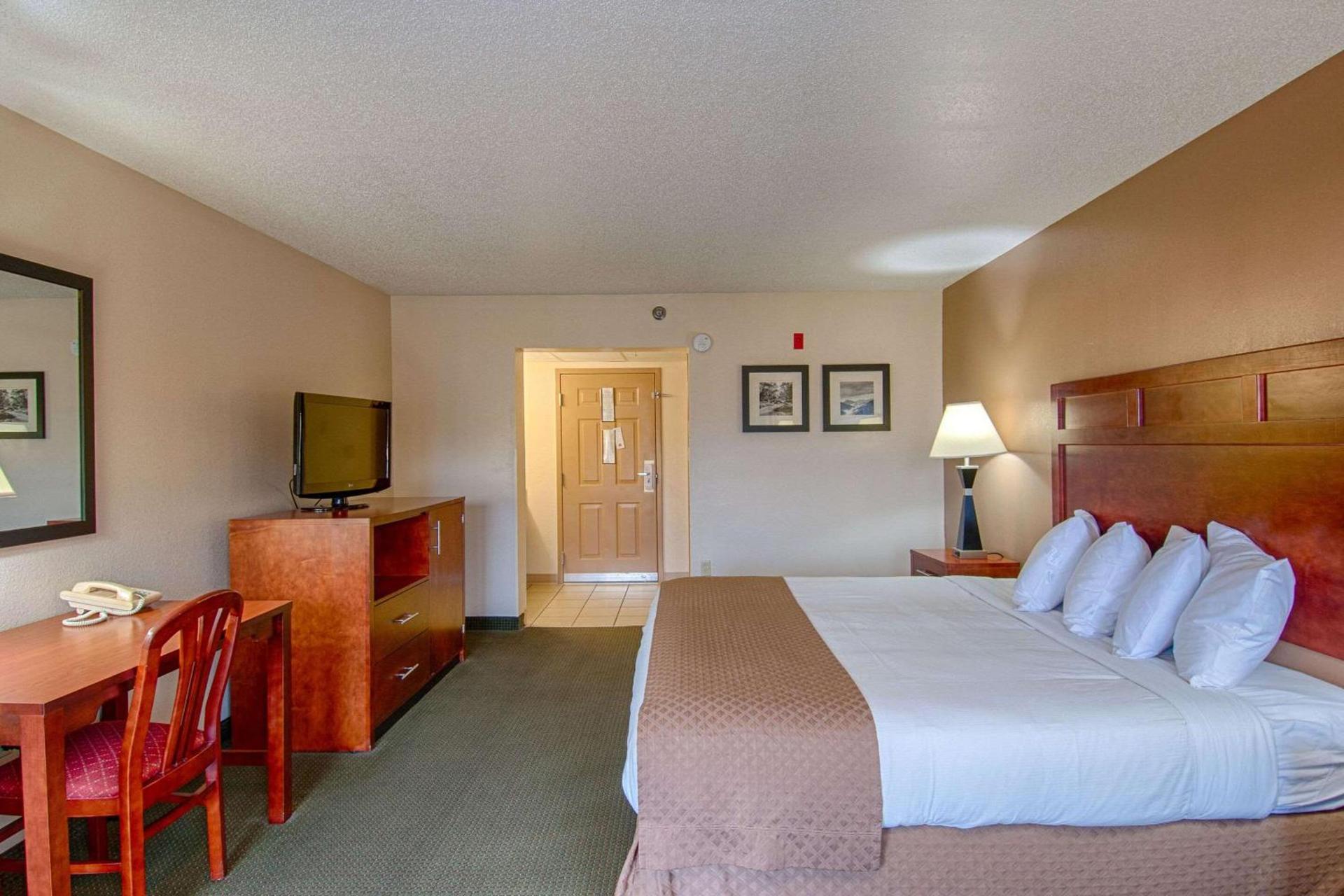 Park Tower Inn photo 60
