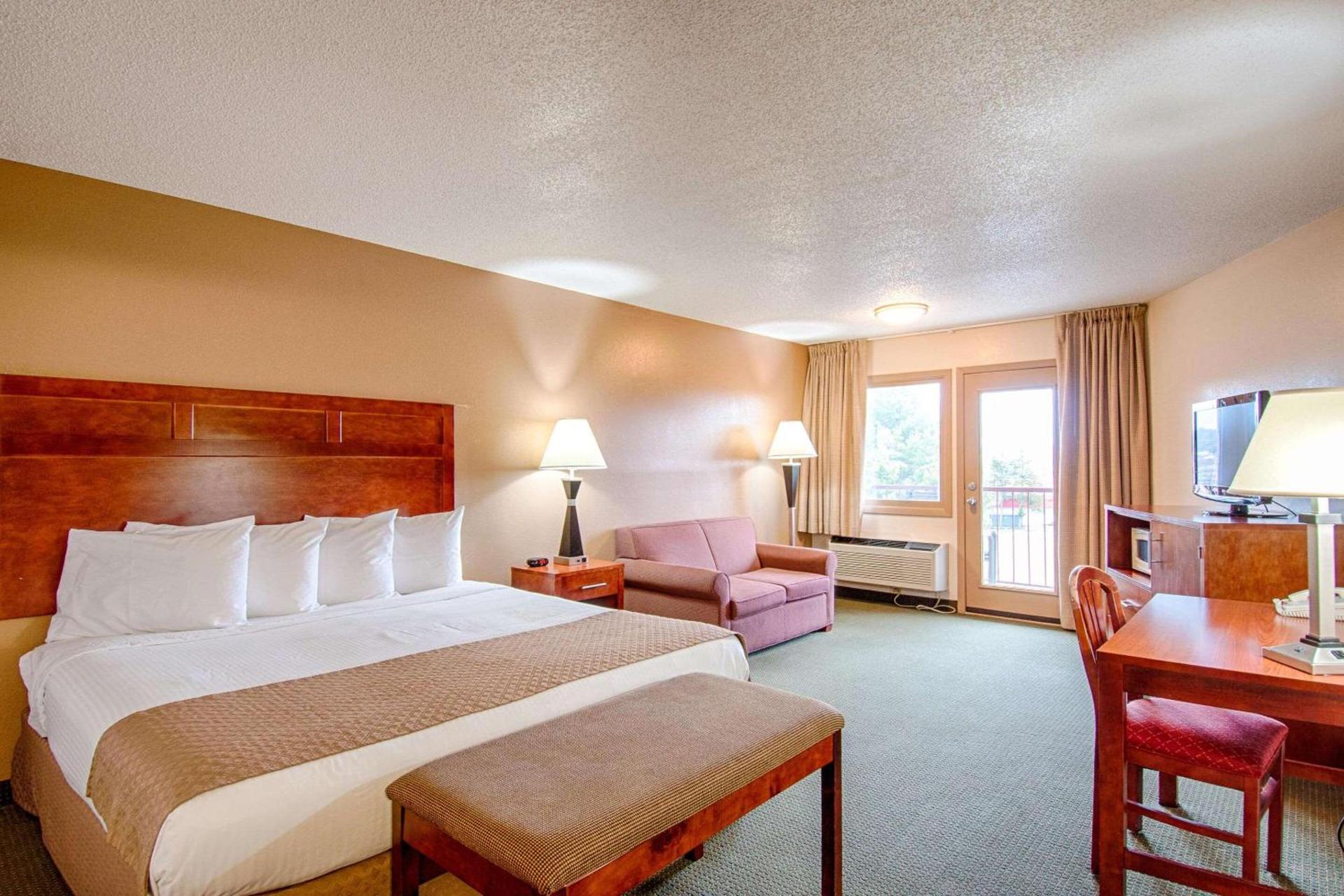 Park Tower Inn photo 59