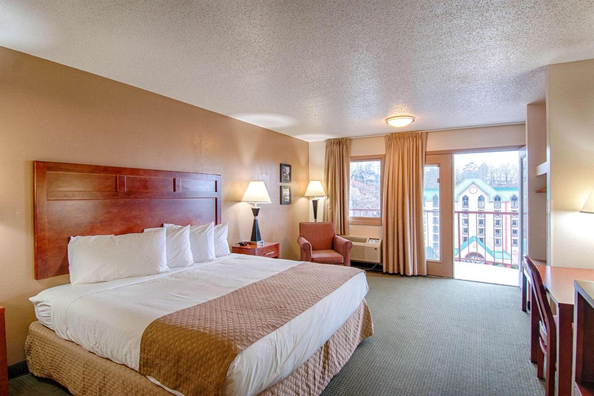 Park Tower Inn photo 64