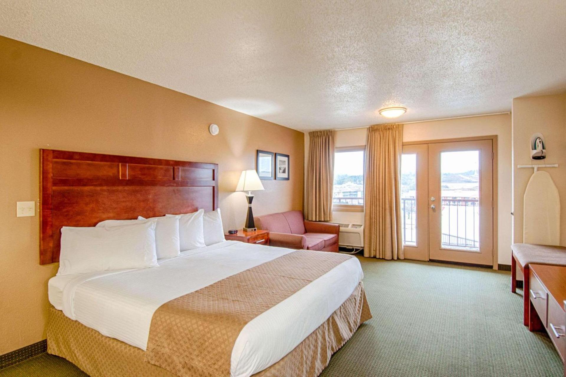 Park Tower Inn photo 67