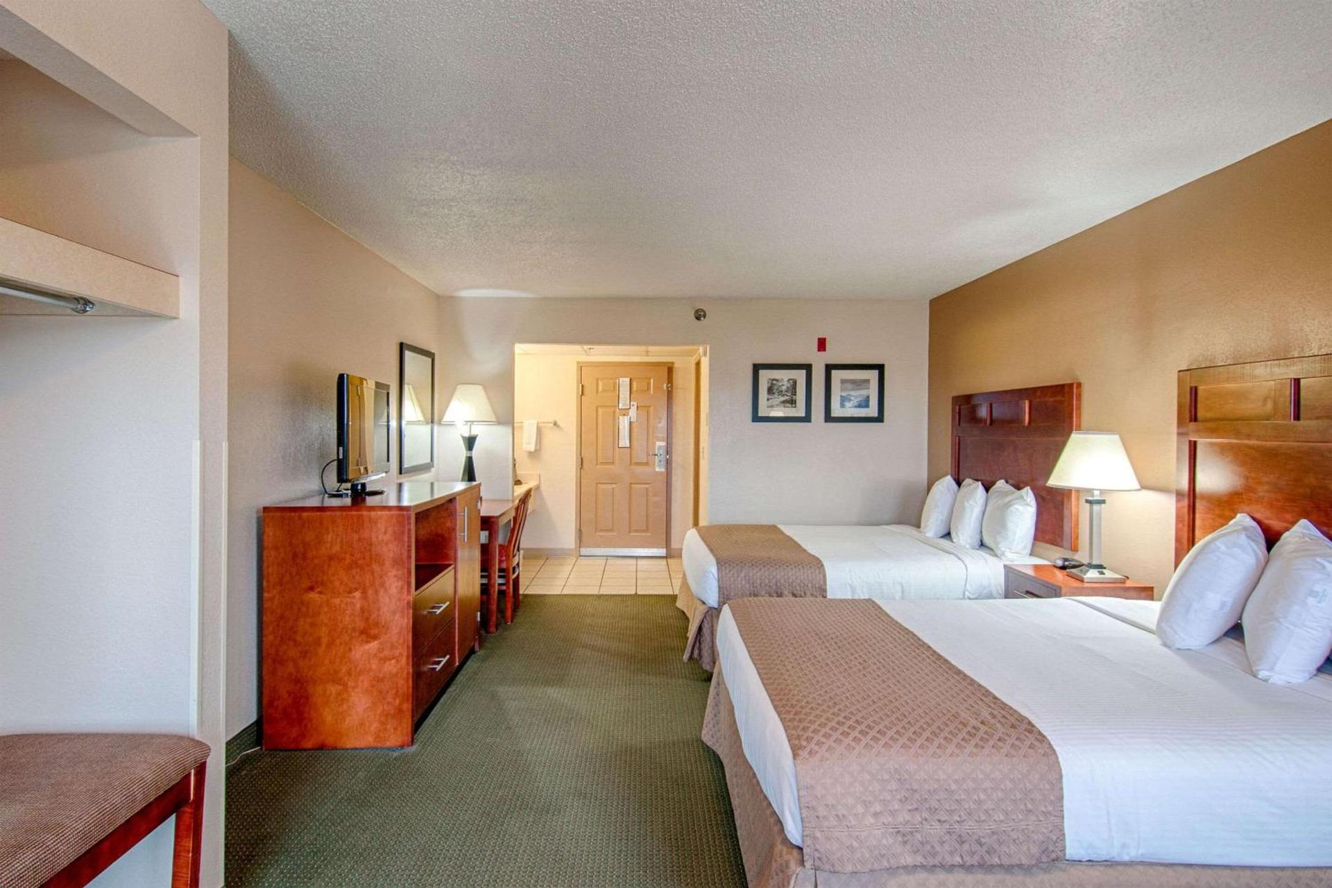 Park Tower Inn photo 66