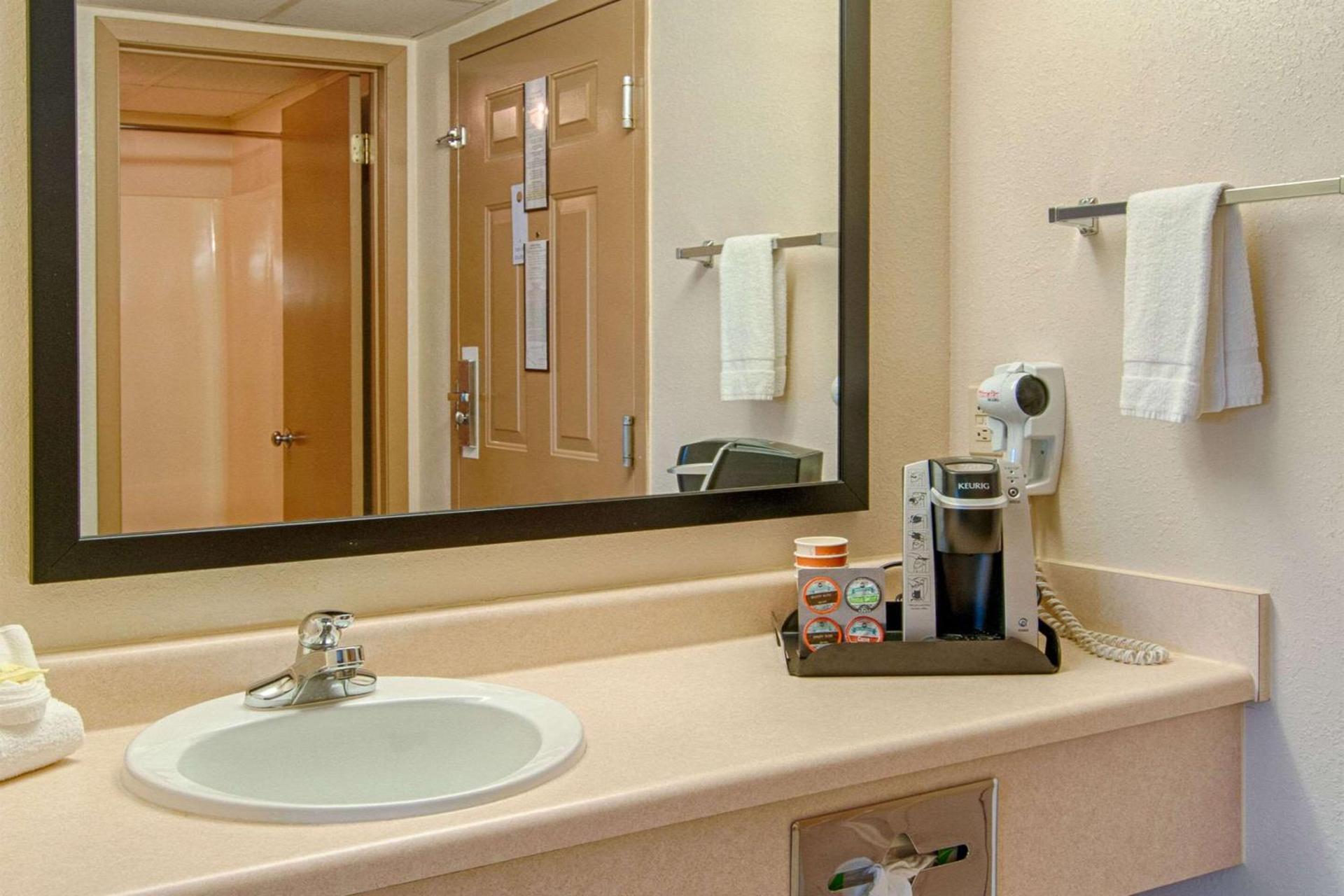 Park Tower Inn photo 53