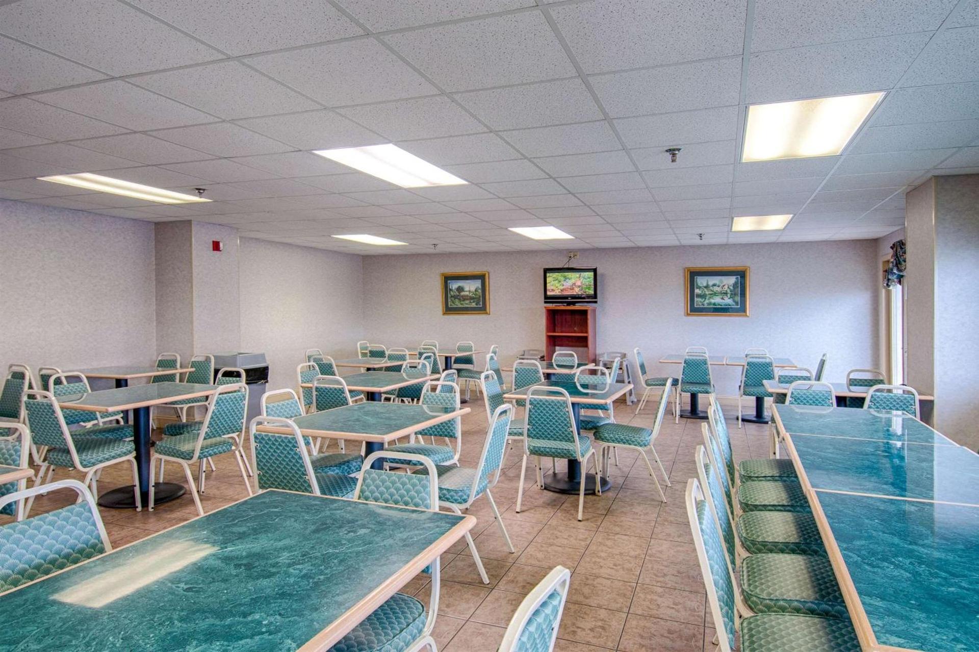Park Tower Inn photo 69