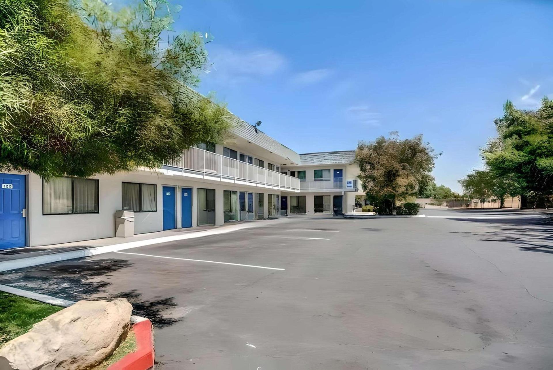 Super 8 by Wyndham Tracy — hotel in Tracy