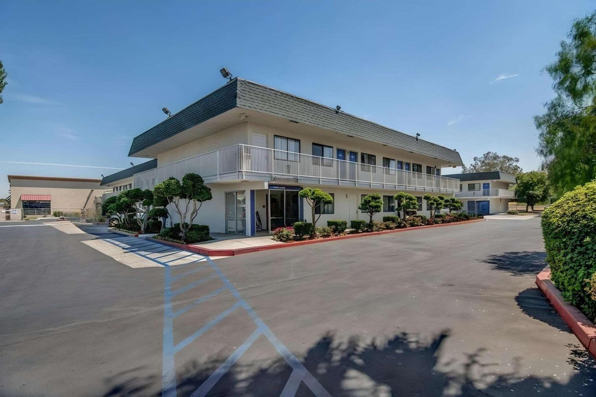Super 8 by Wyndham Tracy photo 2