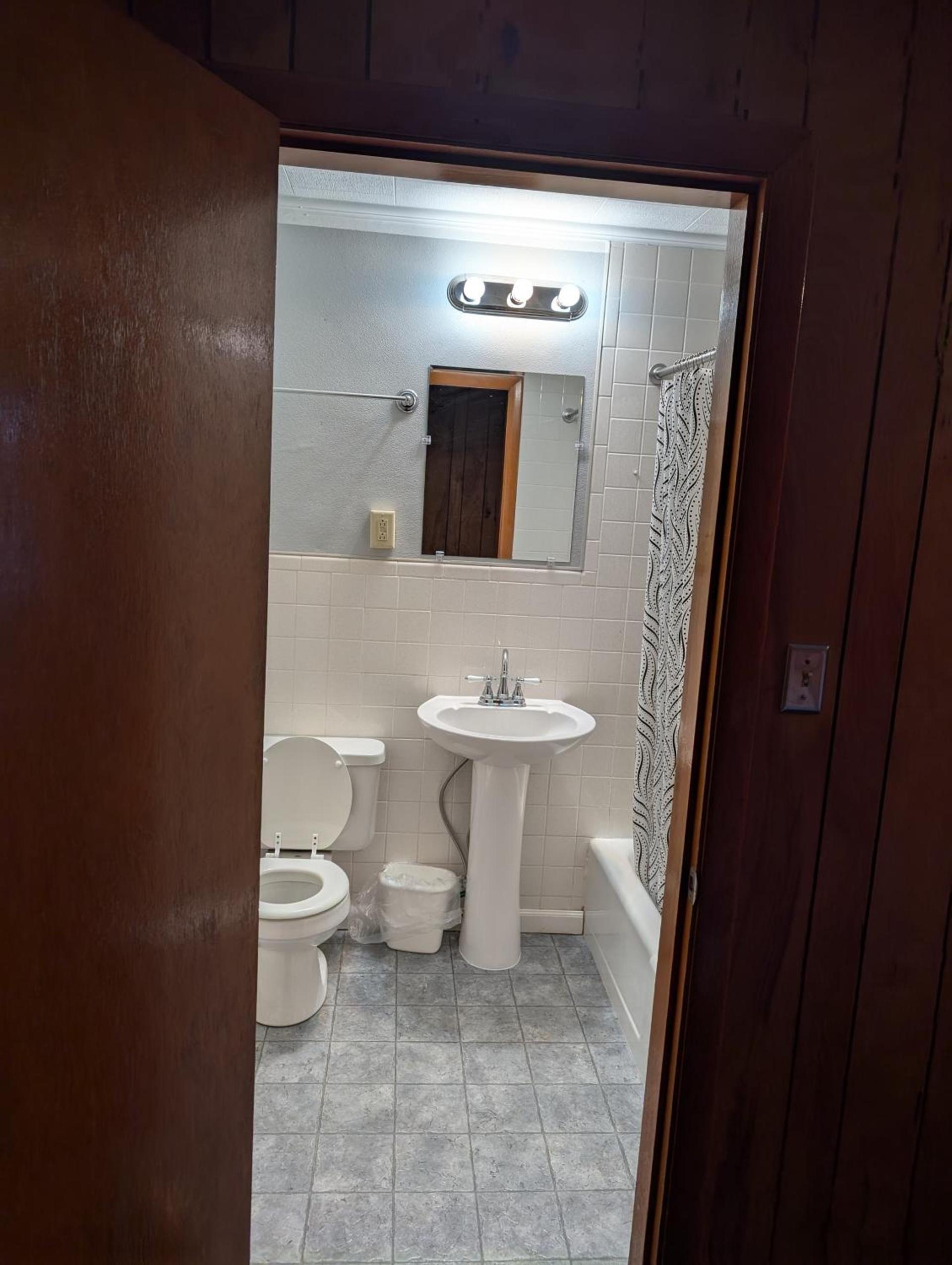 Russell's Motel photo 10