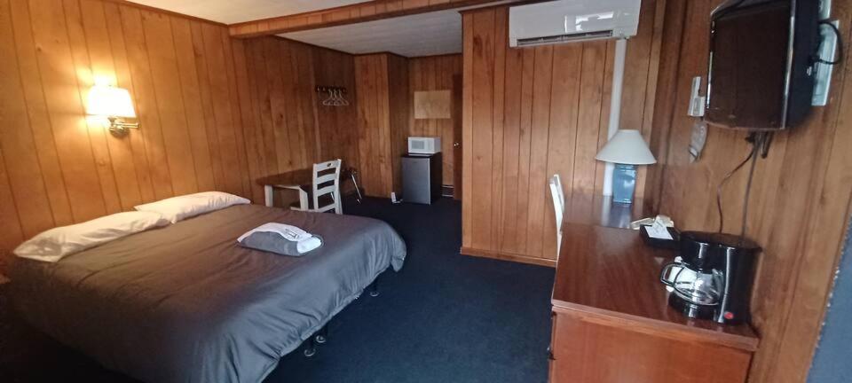 Russell's Motel photo 12