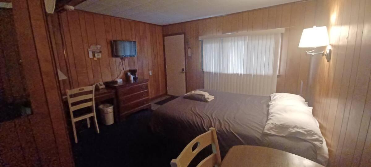 Russell's Motel photo 15