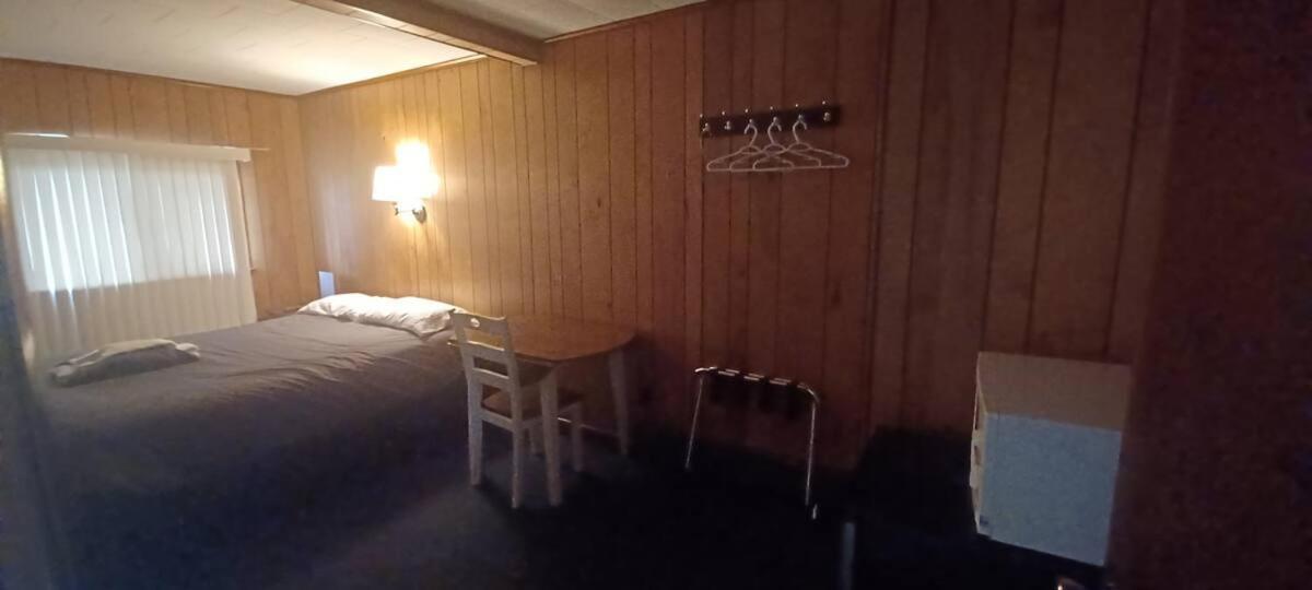 Russell's Motel photo 16
