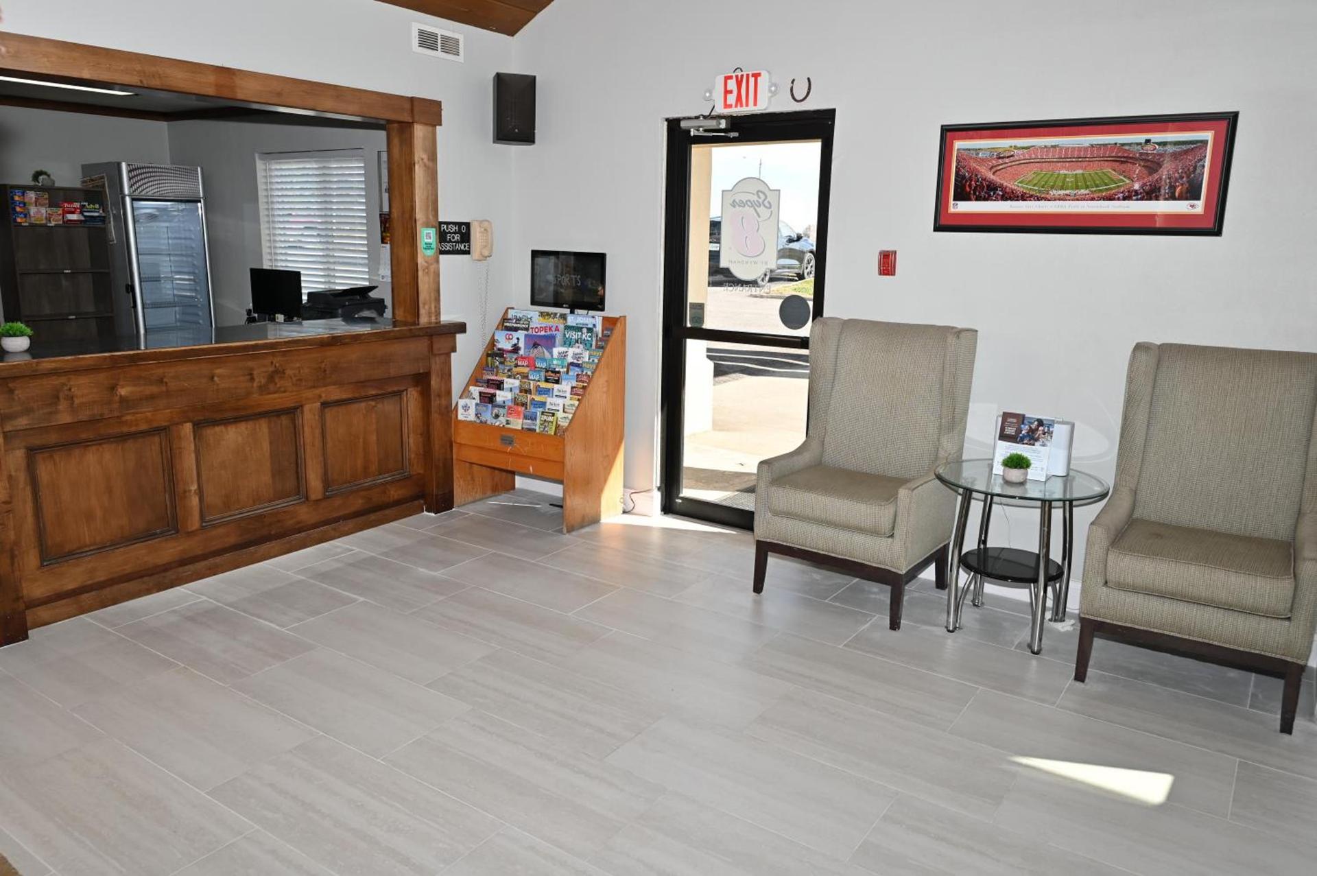 Super 8 by Wyndham Higginsville photo 15