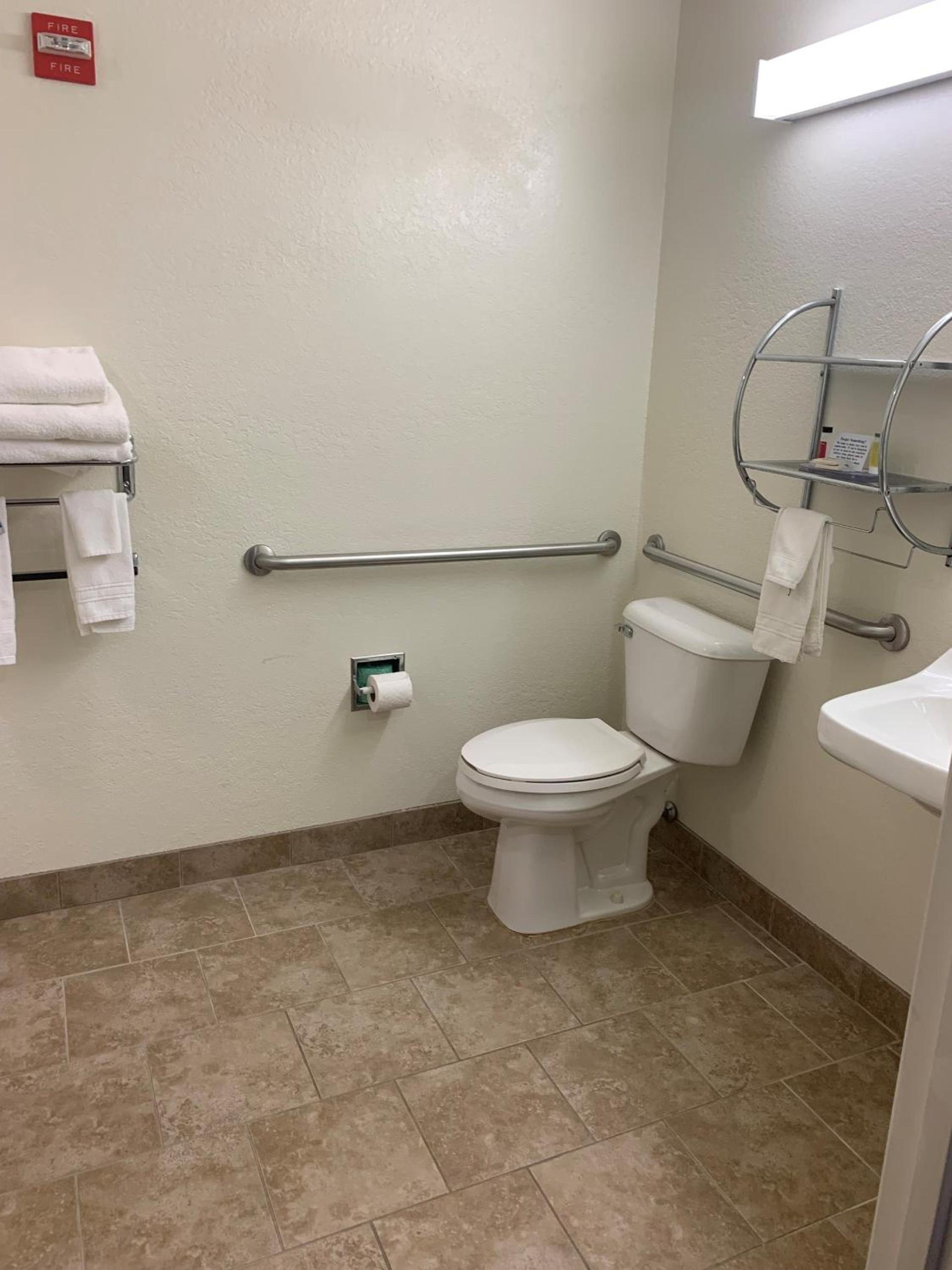 Microtel Inn & Suites by Wyndham Rice Lake photo 36