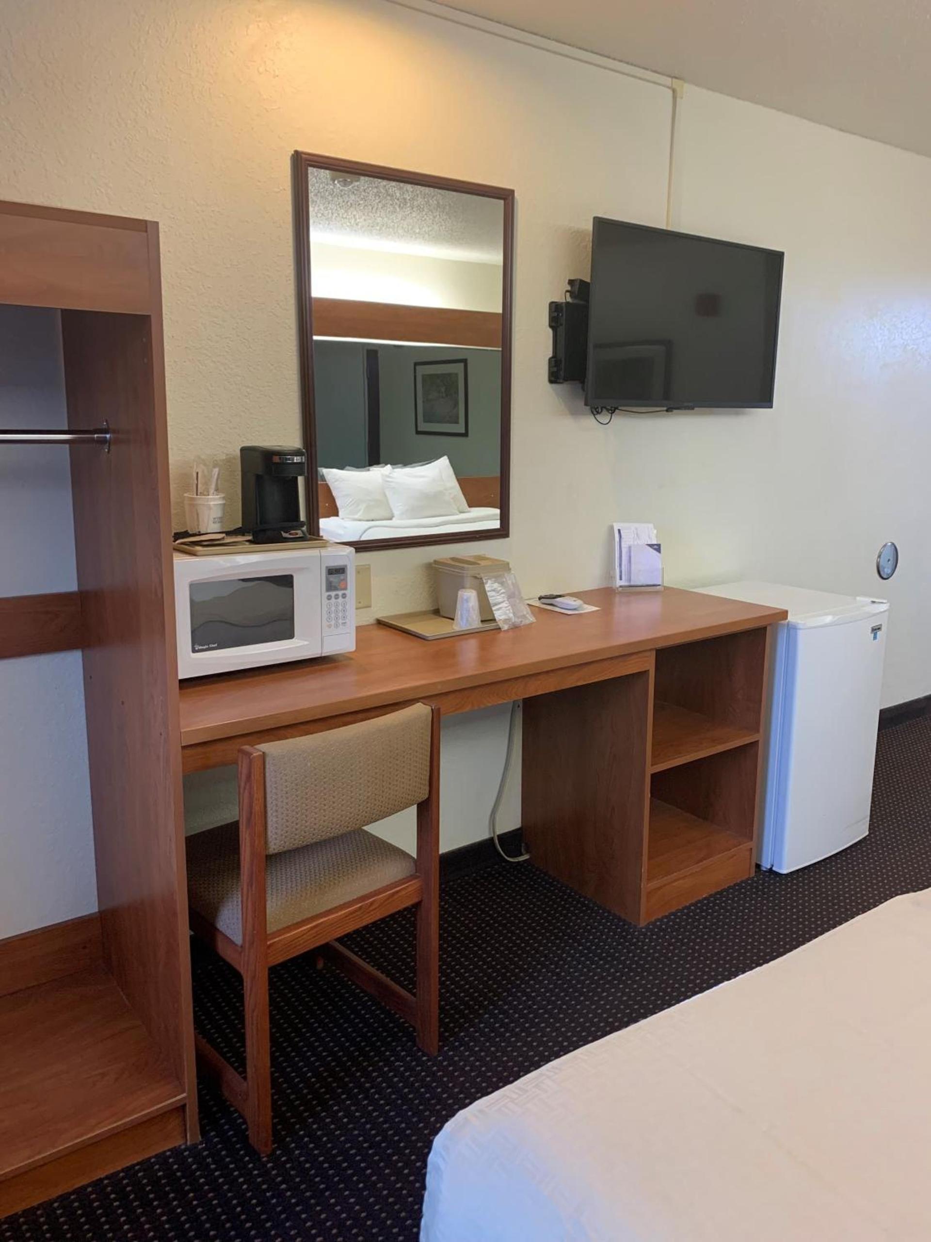 Microtel Inn & Suites by Wyndham Rice Lake photo 35