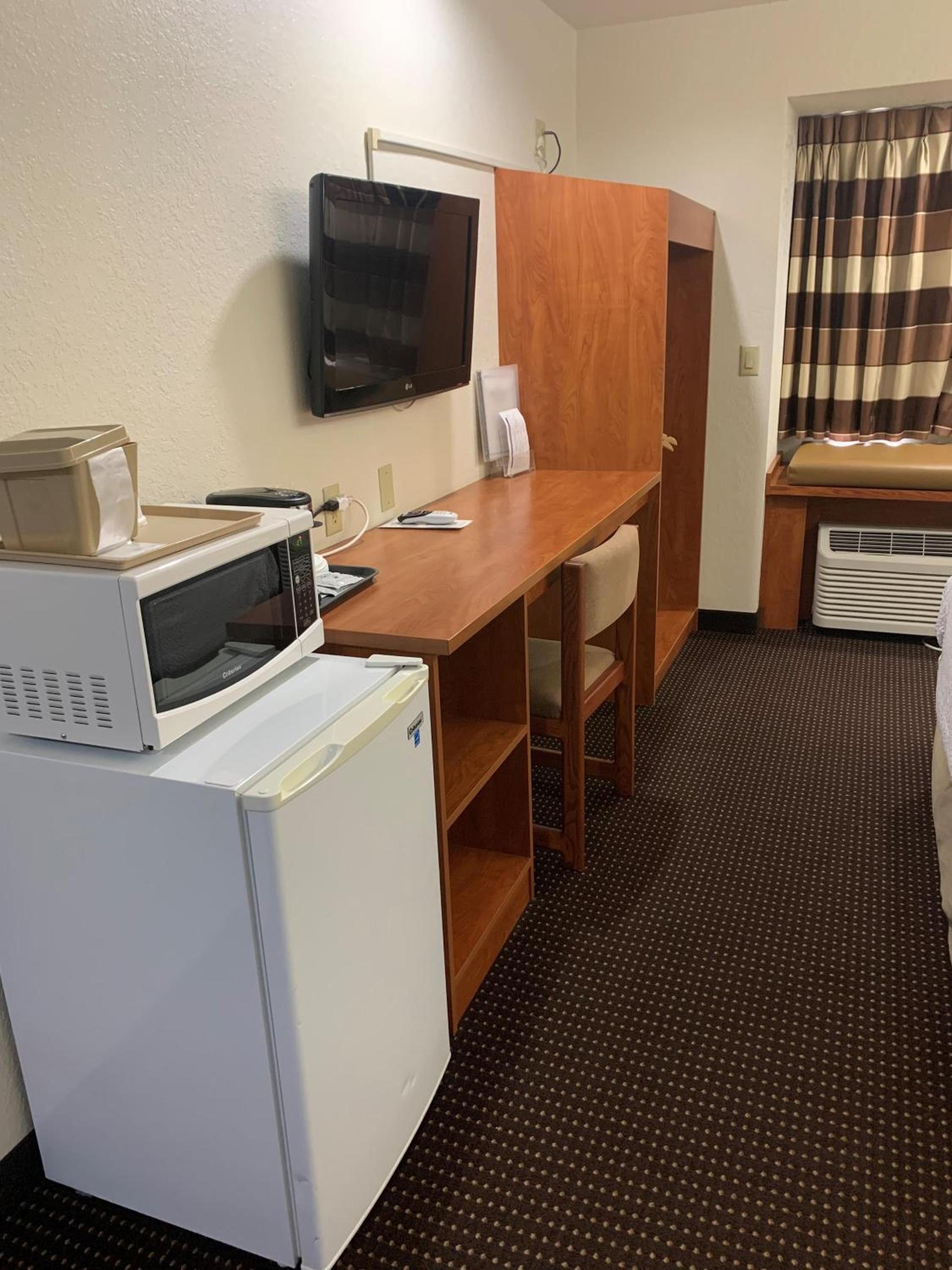 Microtel Inn & Suites by Wyndham Rice Lake photo 40