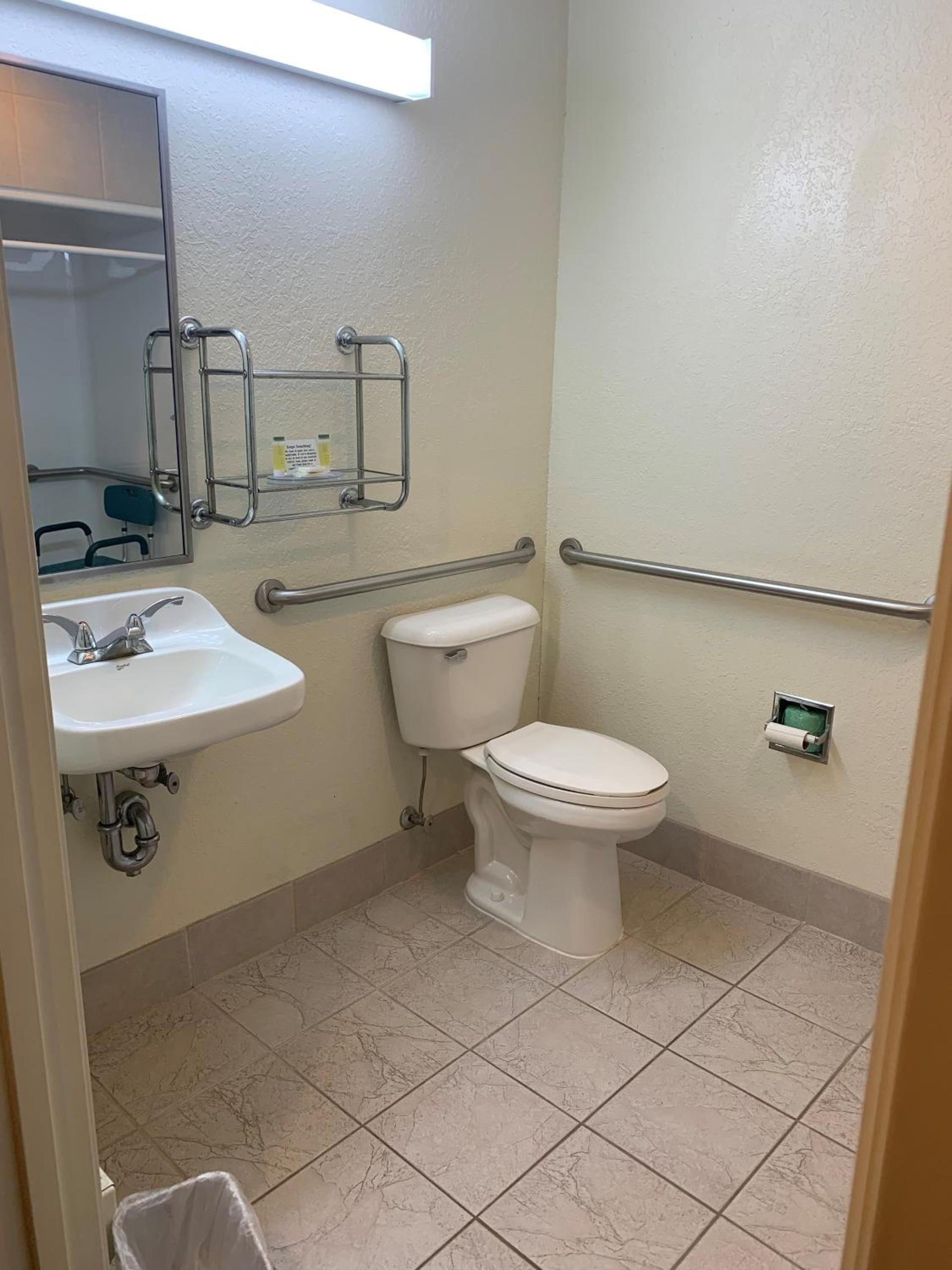 Microtel Inn & Suites by Wyndham Rice Lake photo 41