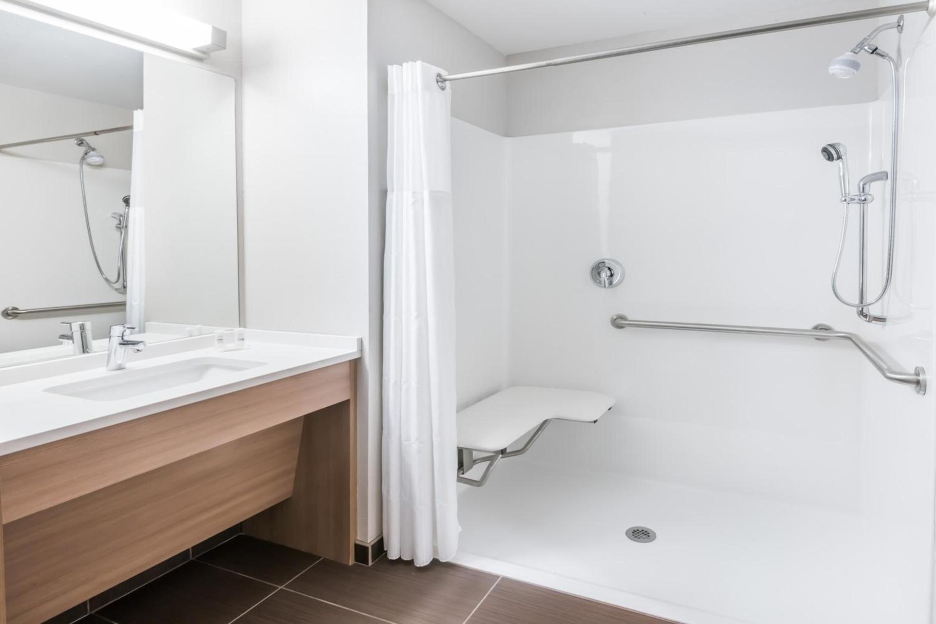 Microtel Inn & Suites by Wyndham - Penn Yan photo 45