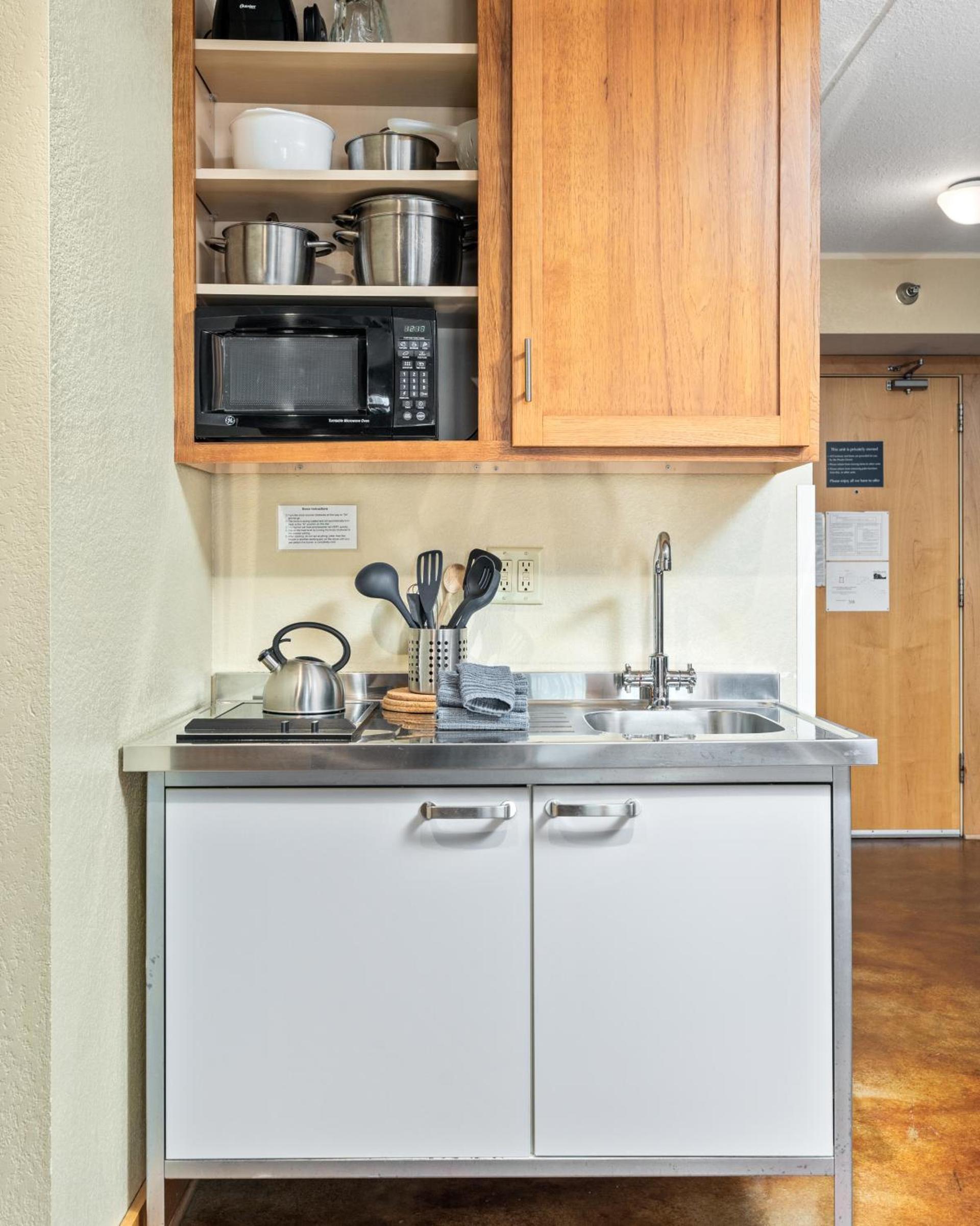 East Bay Suites photo 5
