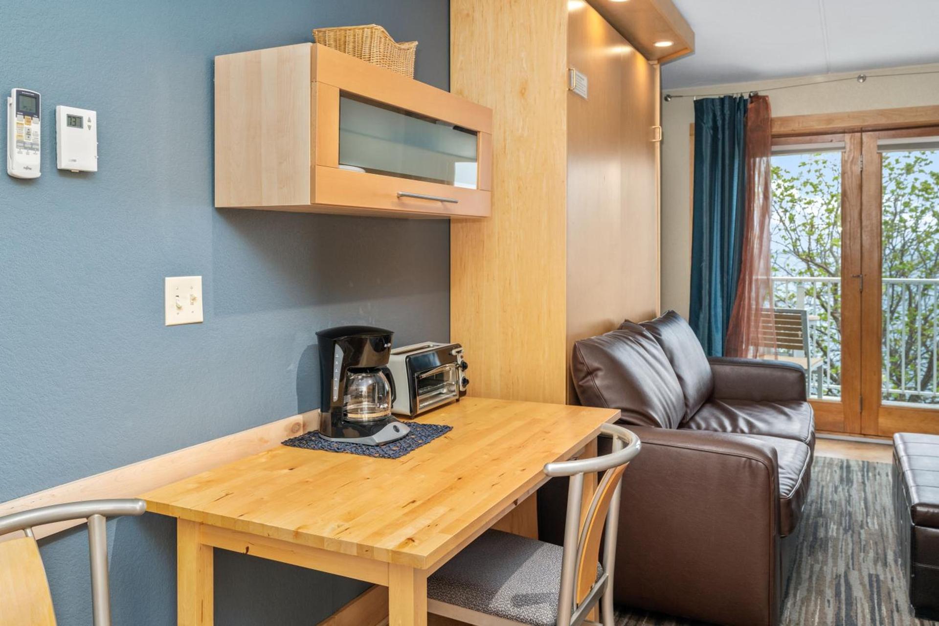 East Bay Suites photo 9