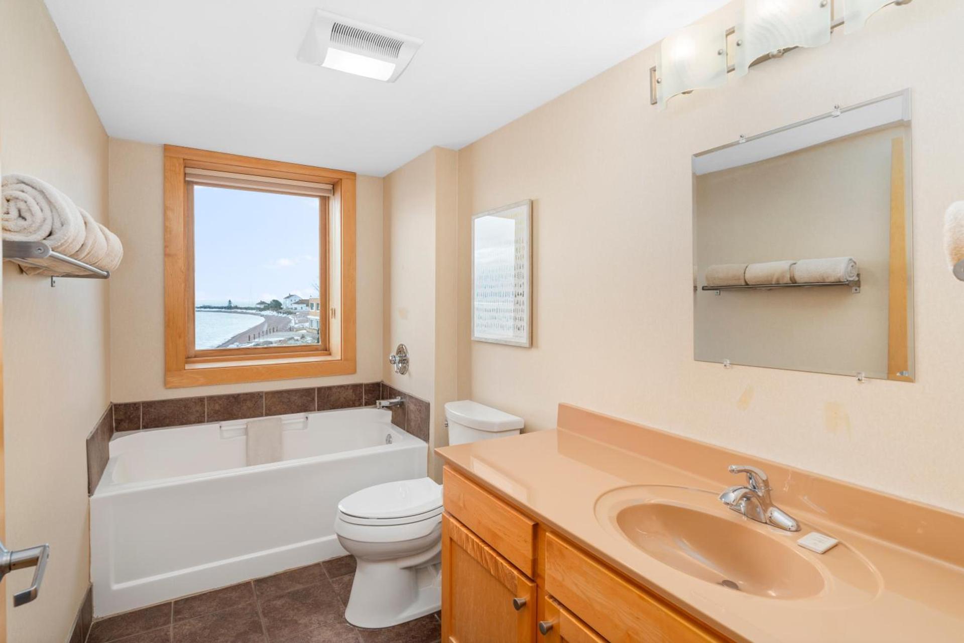 East Bay Suites photo 32