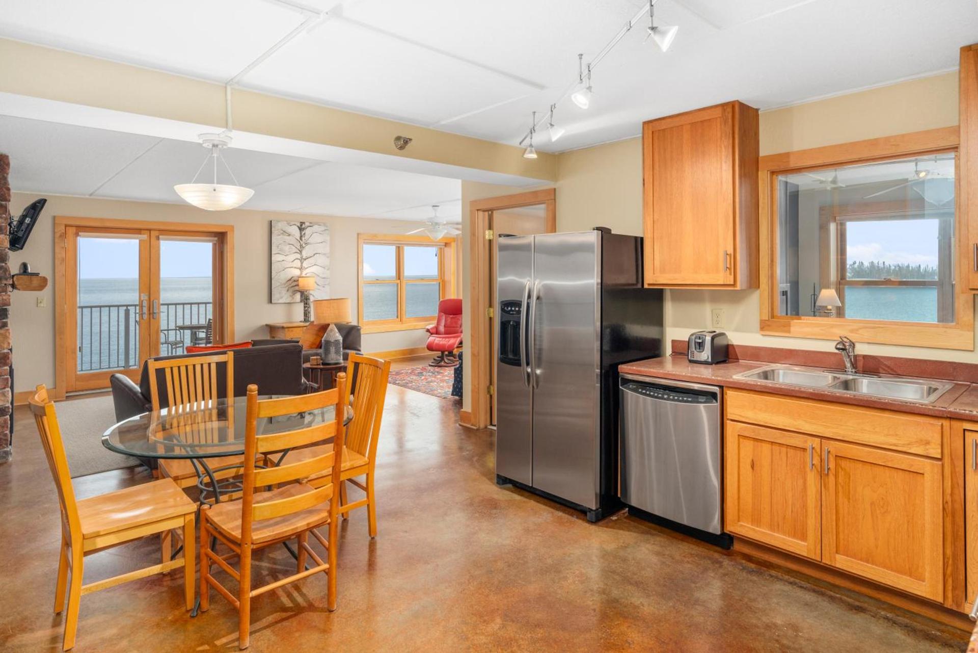 East Bay Suites photo 45