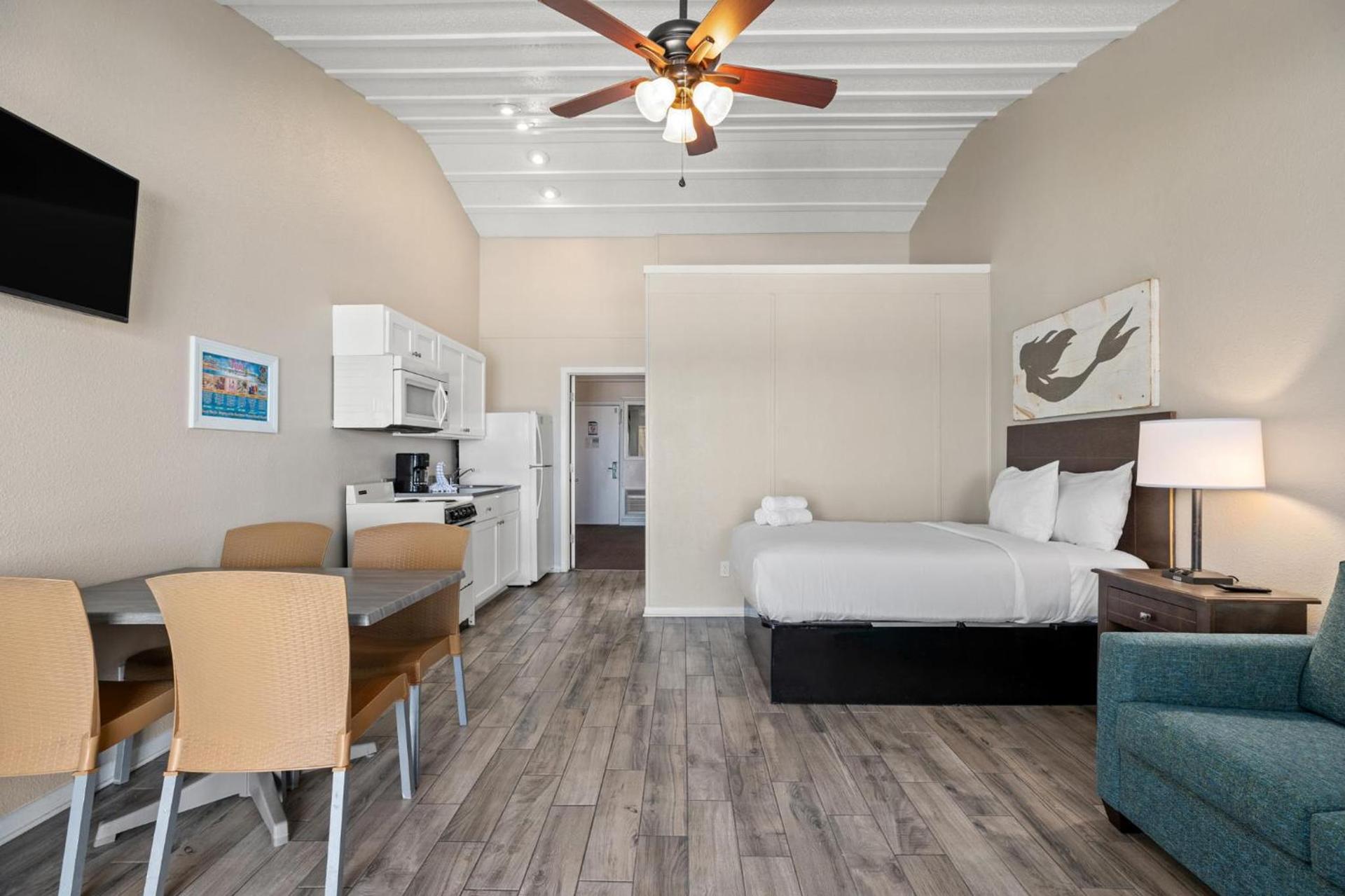 Sandpiper Beacon Beach Resort photo 27