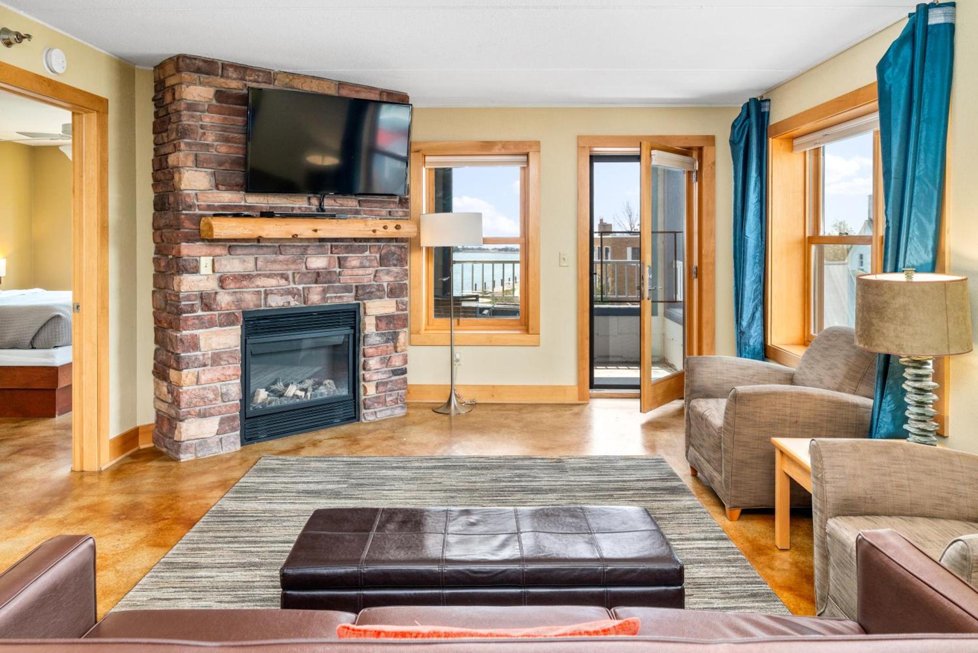 East Bay Suites photo 76