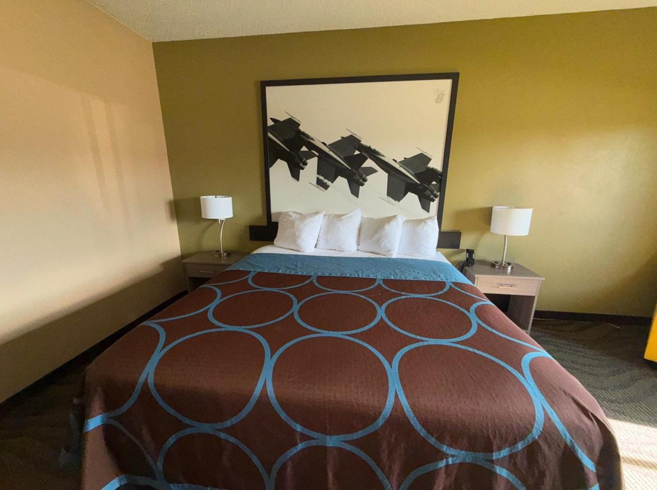 Super 8 by Wyndham Kokomo photo 29