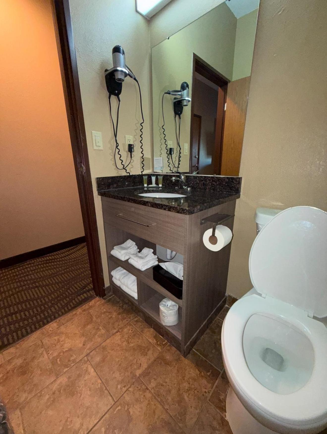 Super 8 by Wyndham Kokomo photo 26