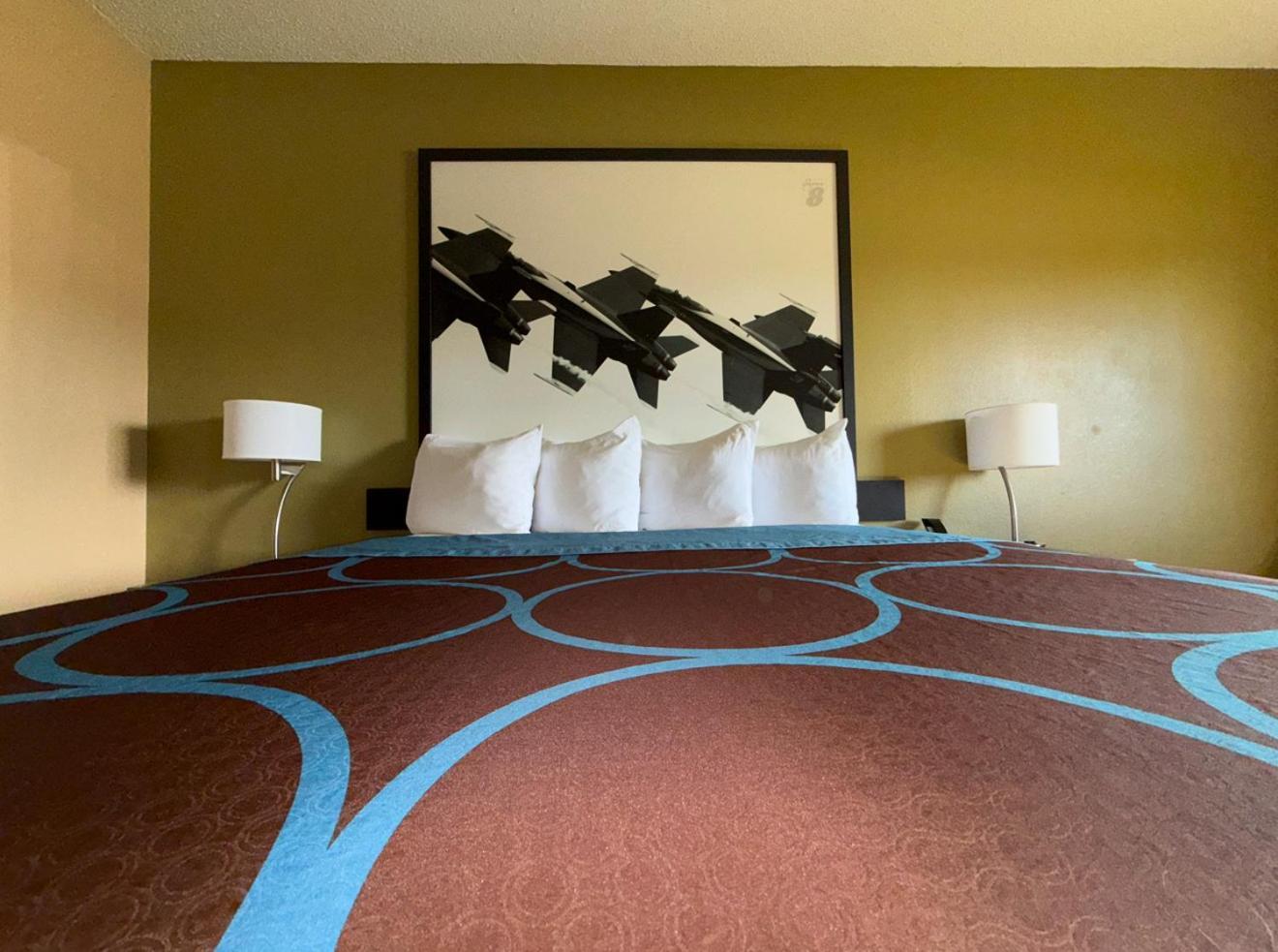 Super 8 by Wyndham Kokomo photo 25