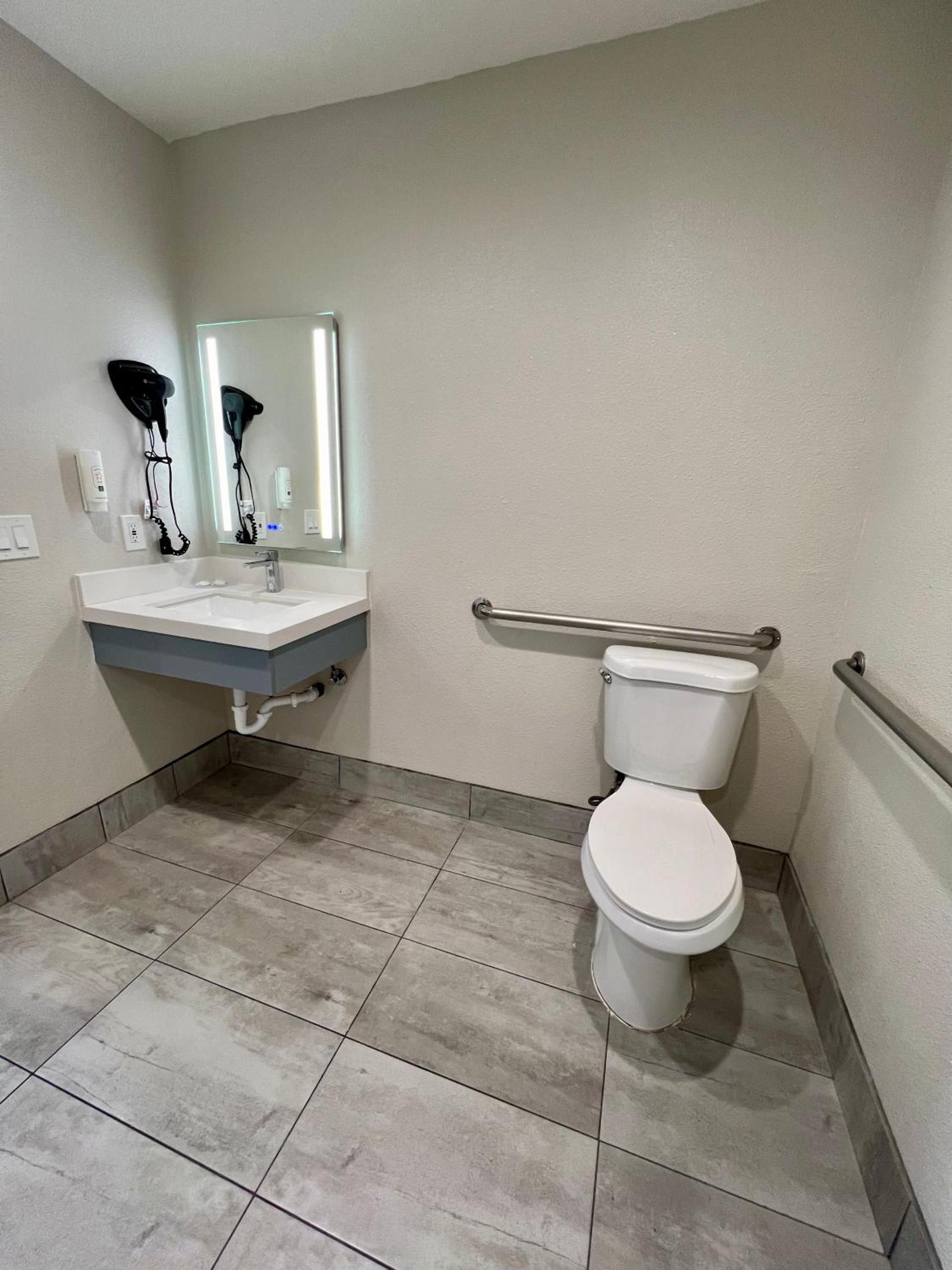 Quality Inn Tracy I-205 photo 13