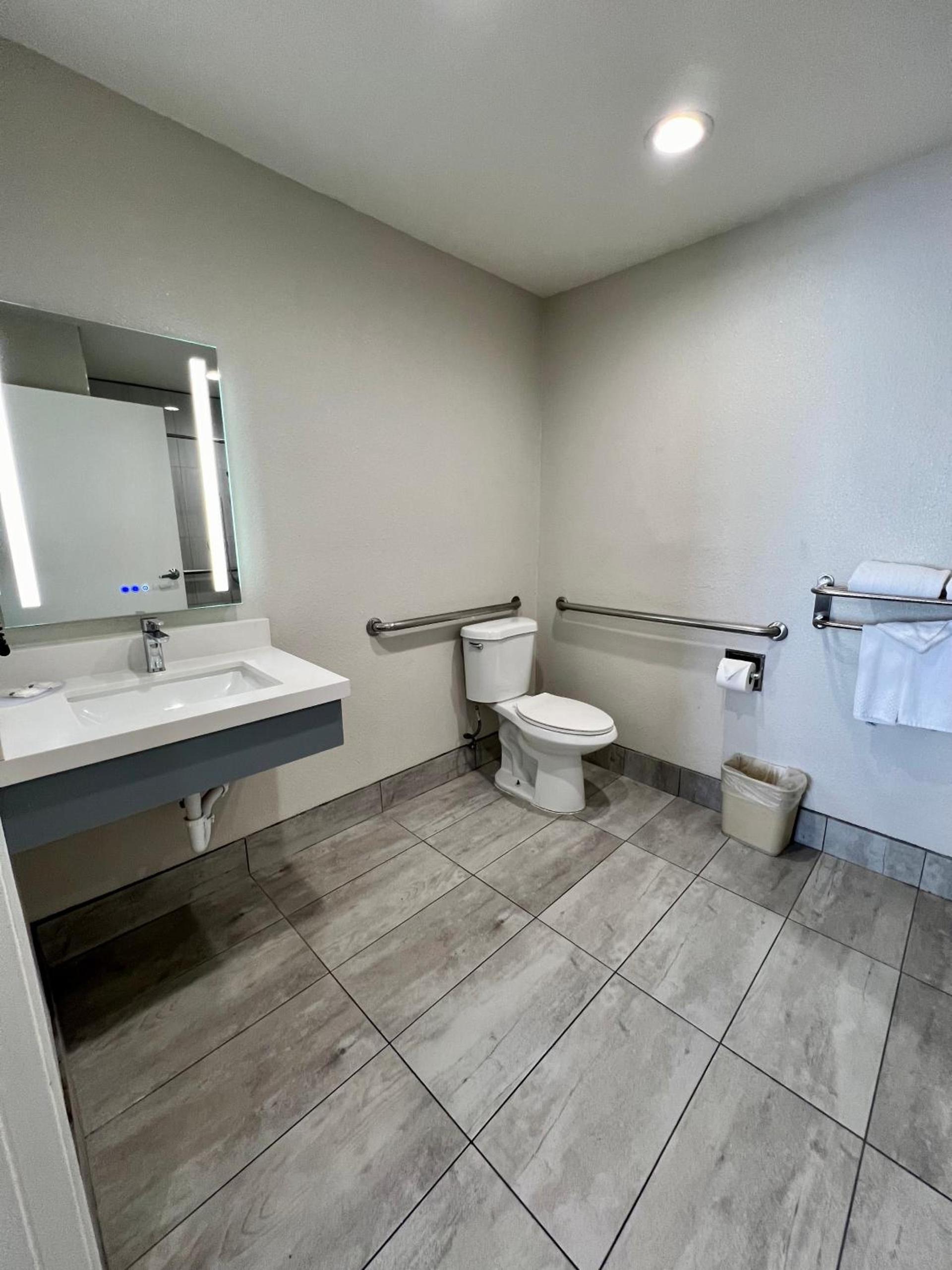 Quality Inn Tracy I-205 photo 35