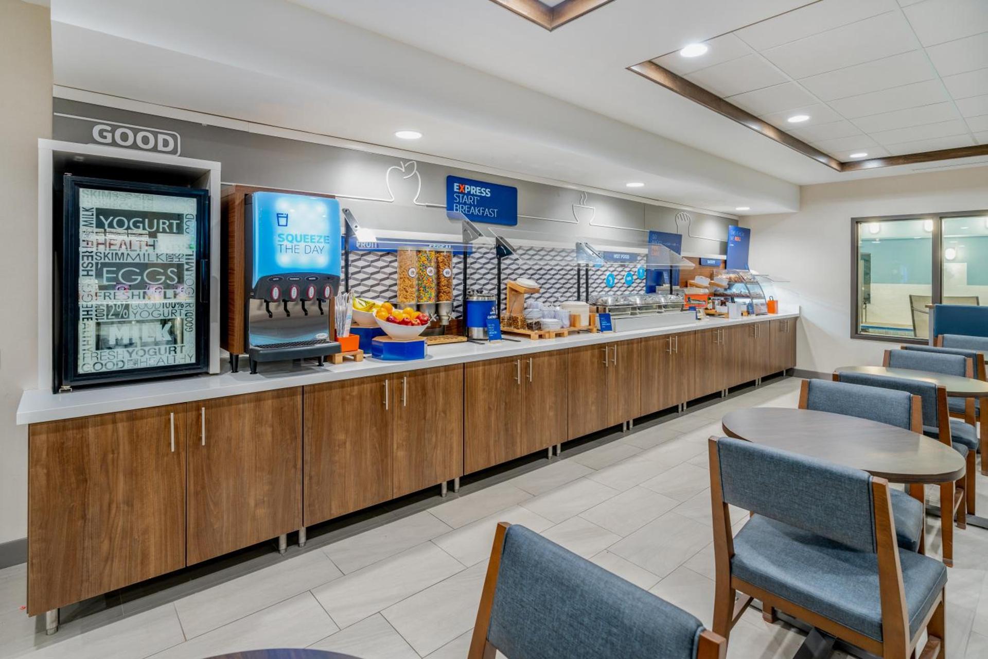 Holiday Inn Express Hotel & Suites Cheyenne by IHG photo 4