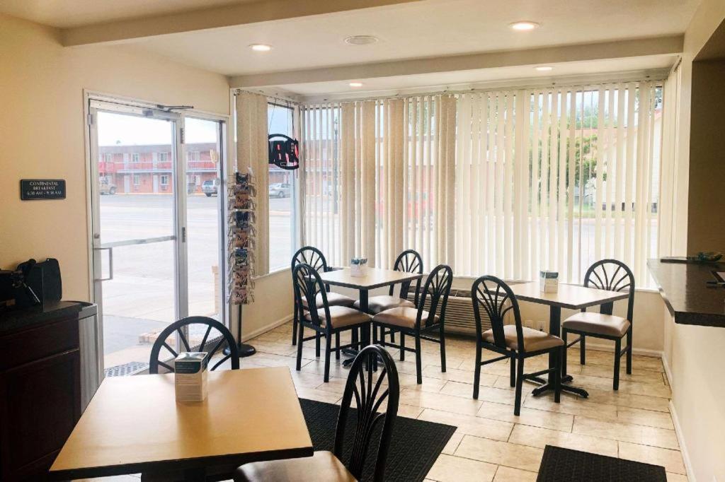 Rodeway Inn & Suites photo 3